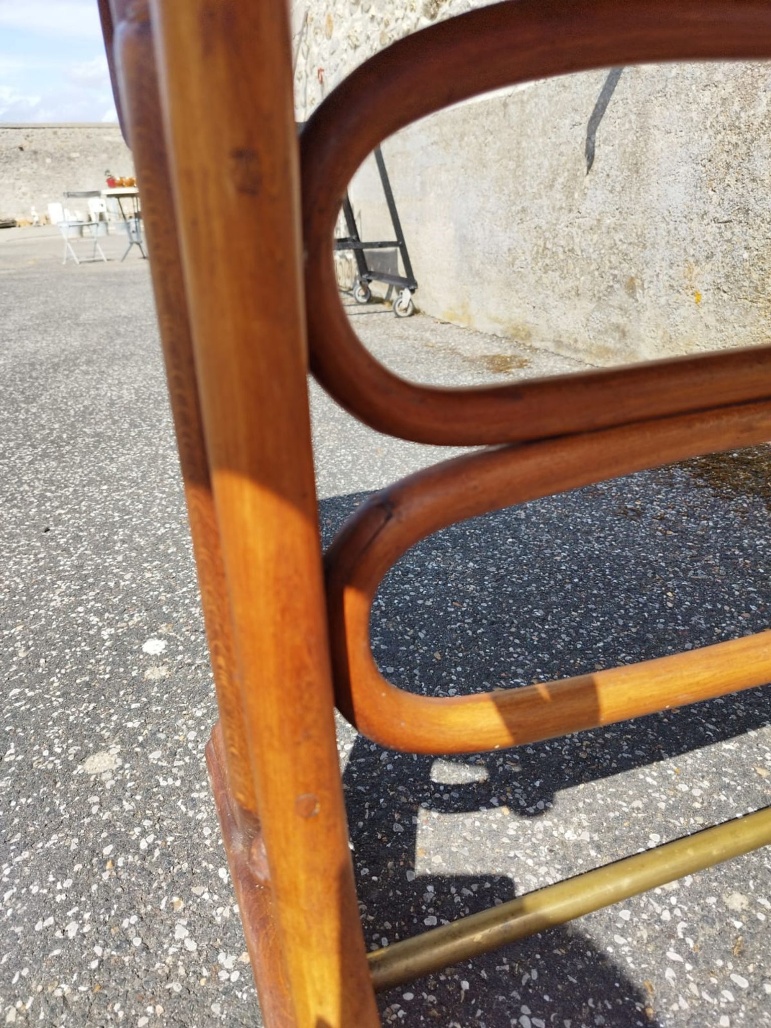 Table bistrot pieds en bois courbé