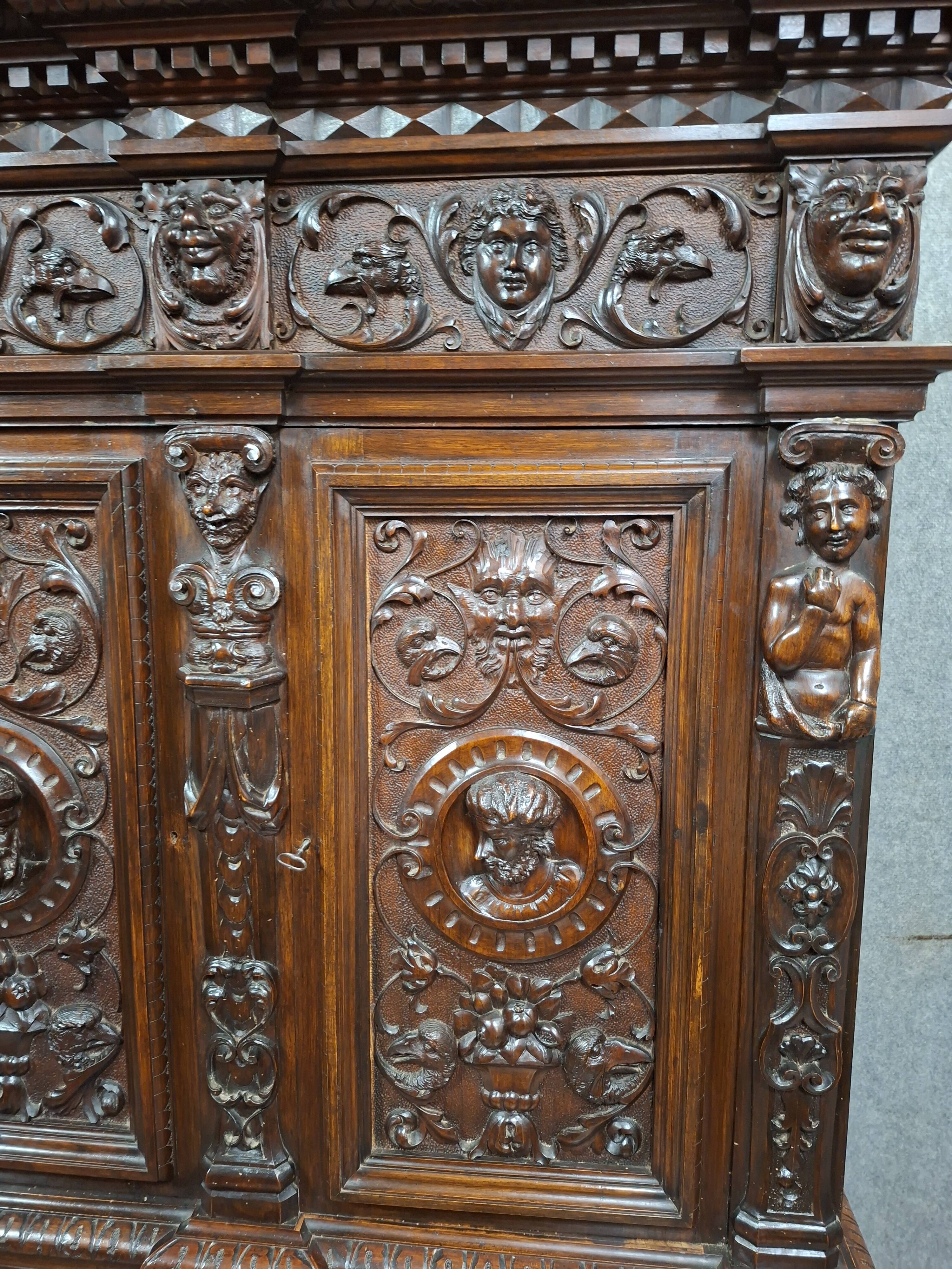 buffet / Richly carved walnut cabinet, Renaissance style, 19th century
