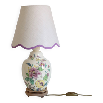 Ceramic lamp with low scalloped shade