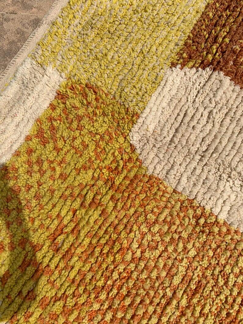 Traditional handwoven Berber rug, size 150 x 250 cm