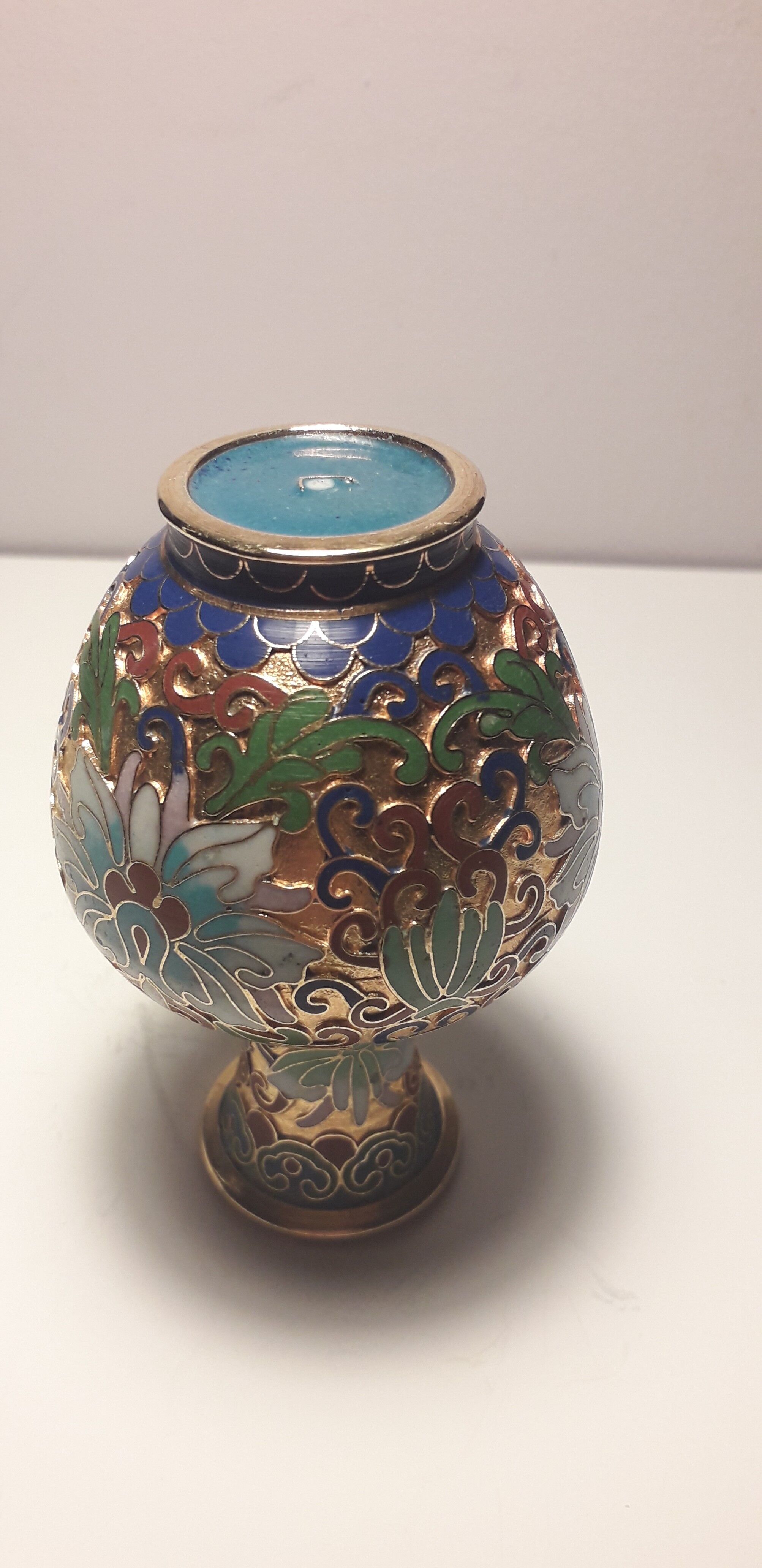 Small partitioned chinese vase