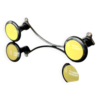 Double coat hook in yellow and black metal