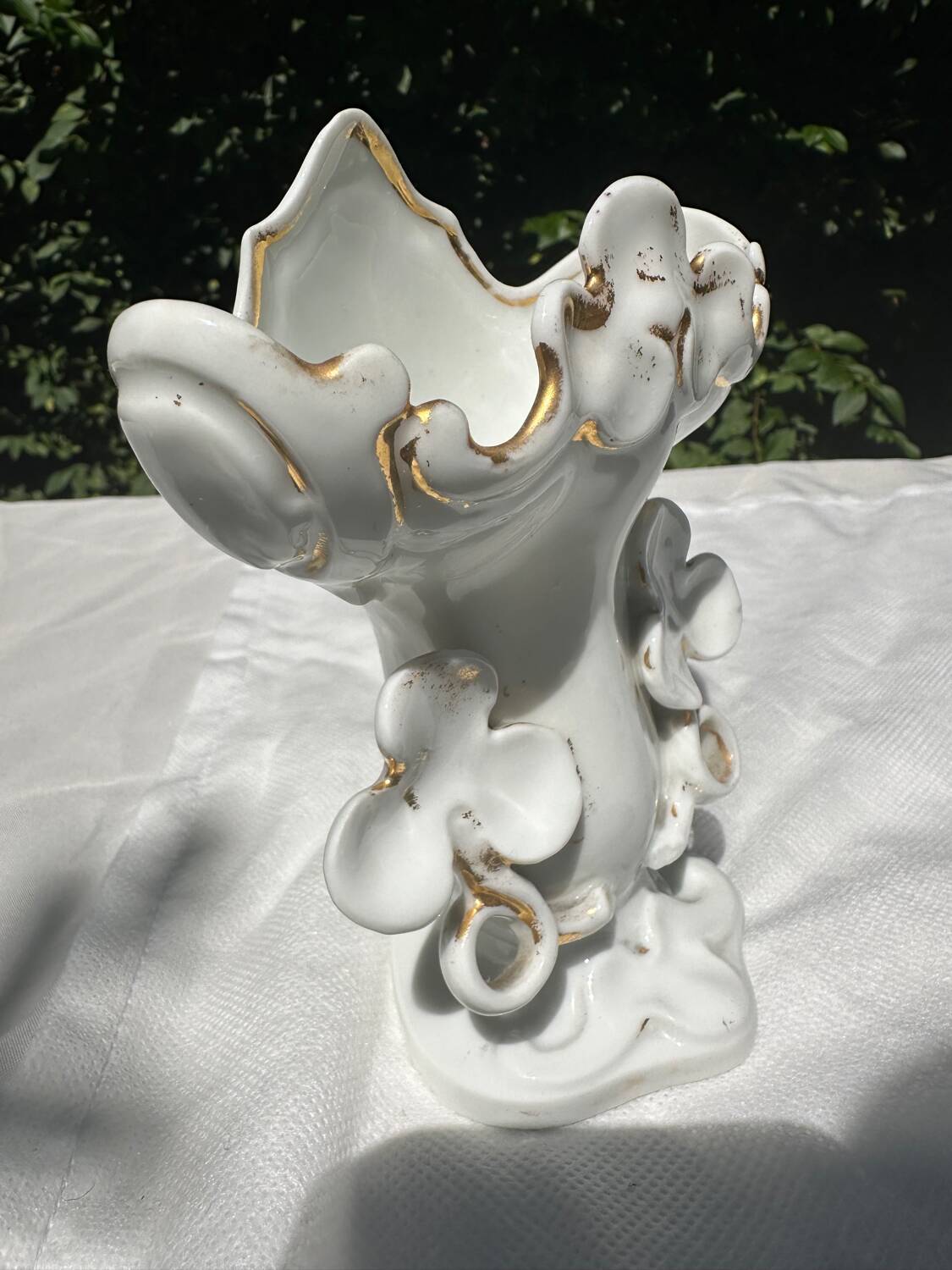 Small White and Gold Porcelain Wedding Vase decorated with Clovers H 16 cm
