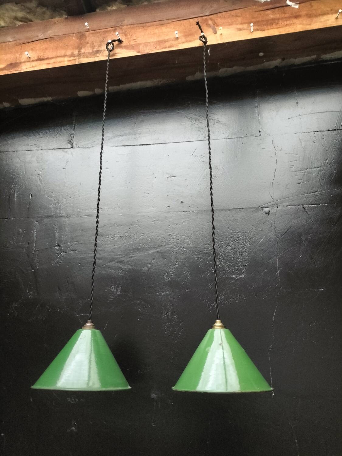 2 suspensions with enamelled sheet metal cones