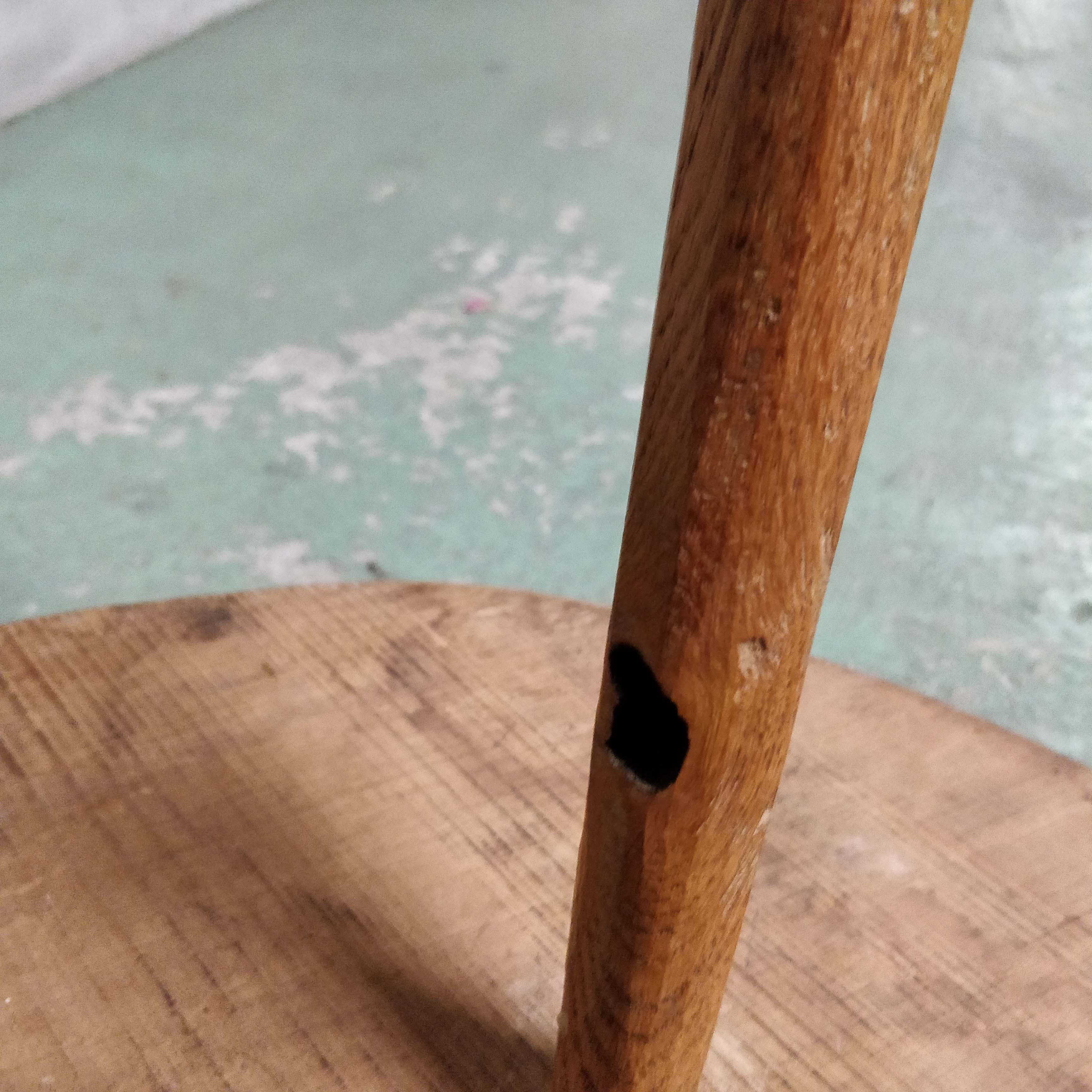 Tripod coffee table in solid wood