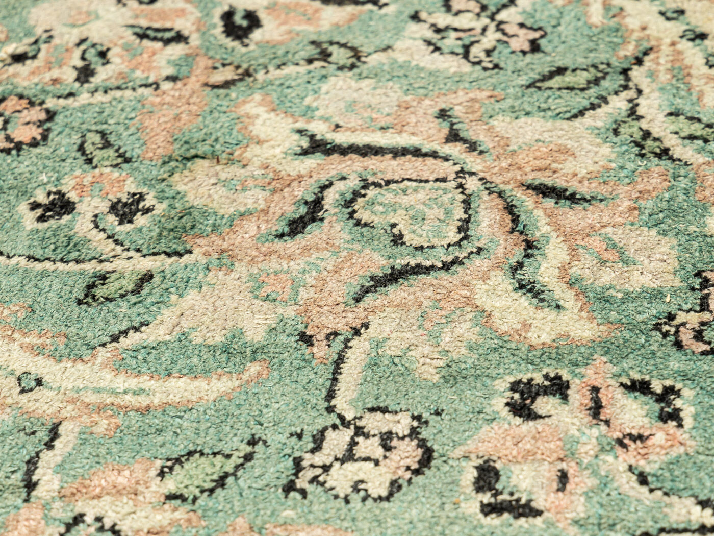 1960s carpet, 240 x 335