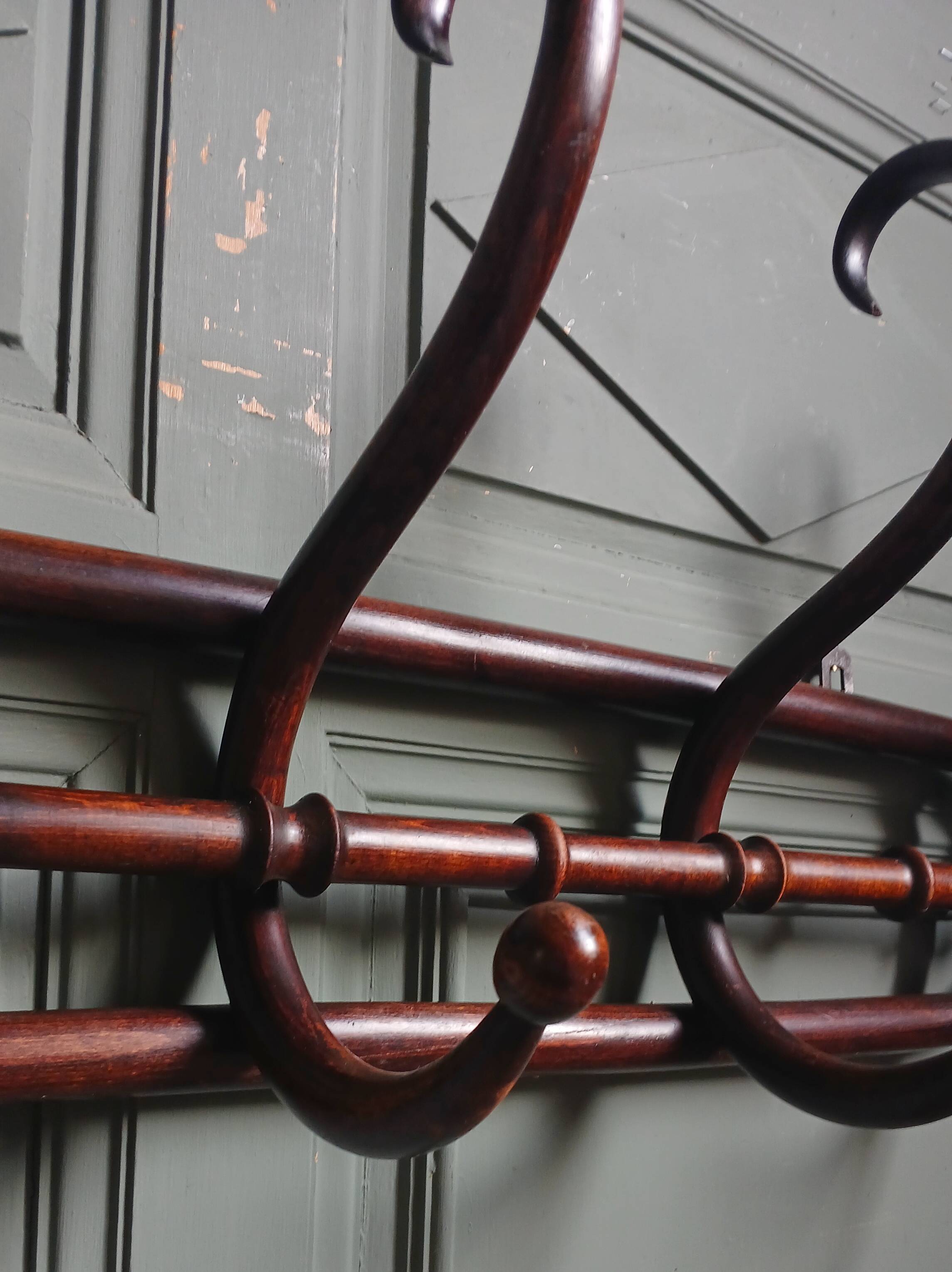 Coat rack / hat stand J&J Kohn no. 1202/5 in bent wood. Vienna 1911