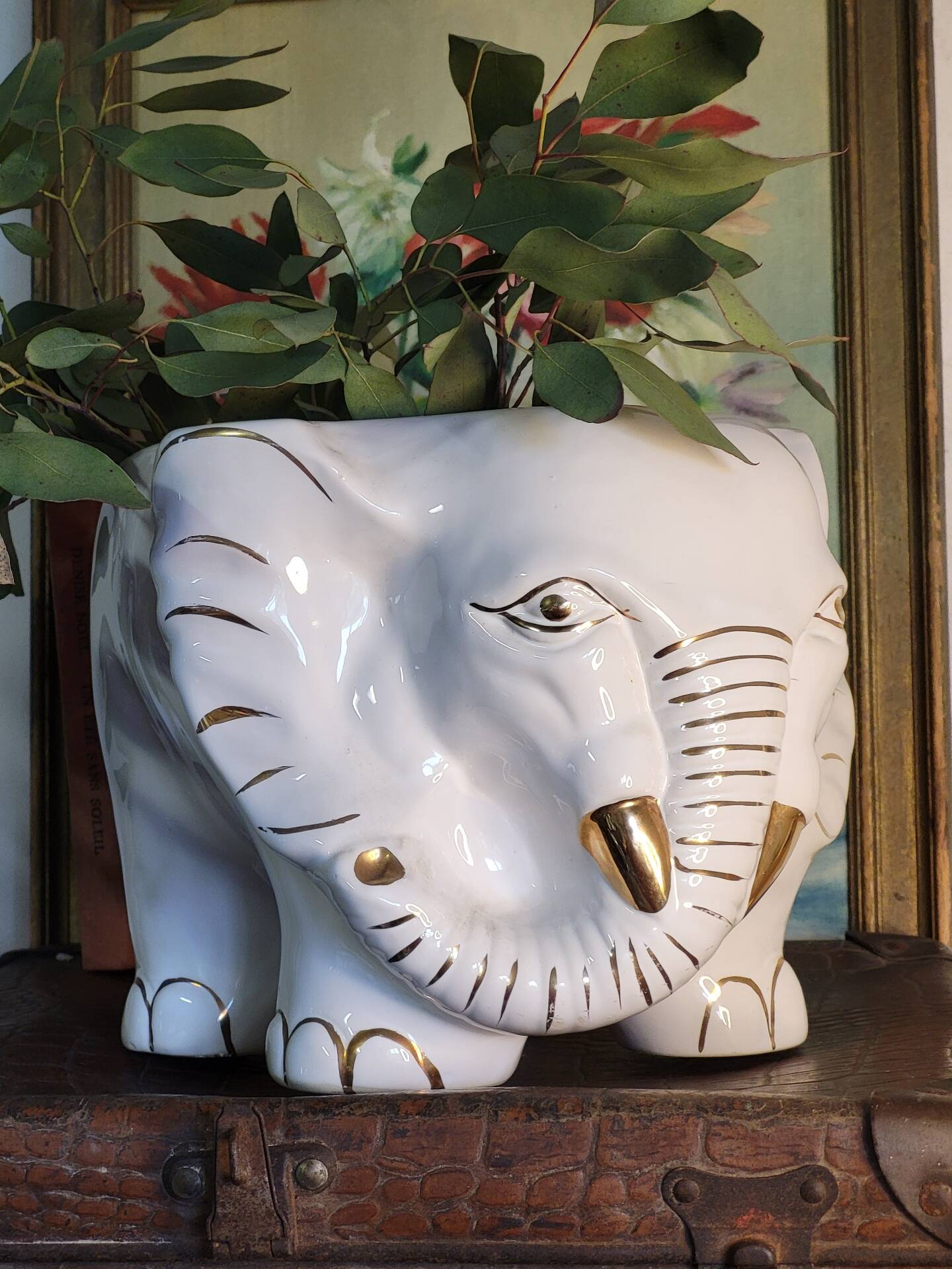 Elephant plant pot