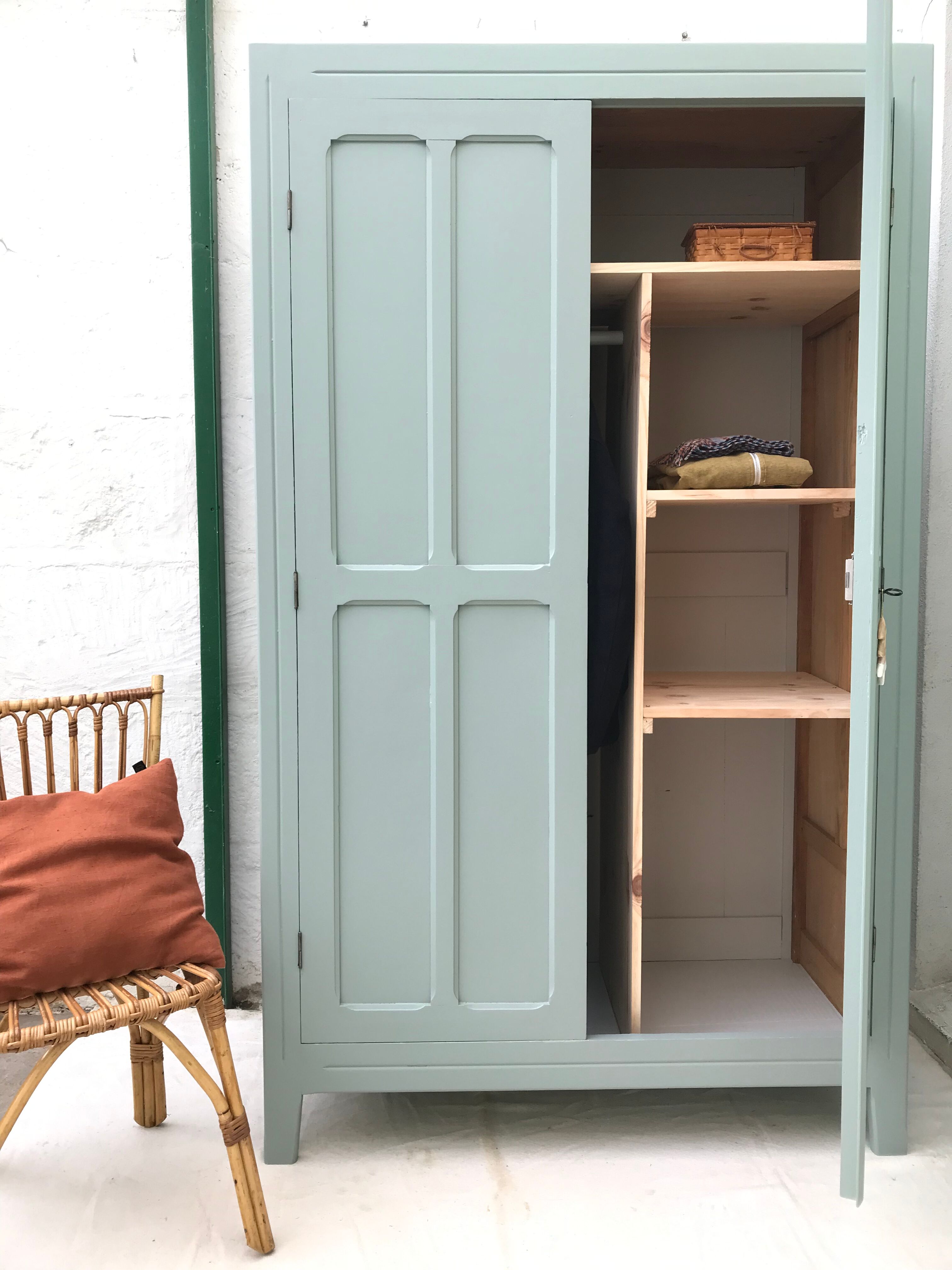 Armoire parisienne vert amande from Ressources