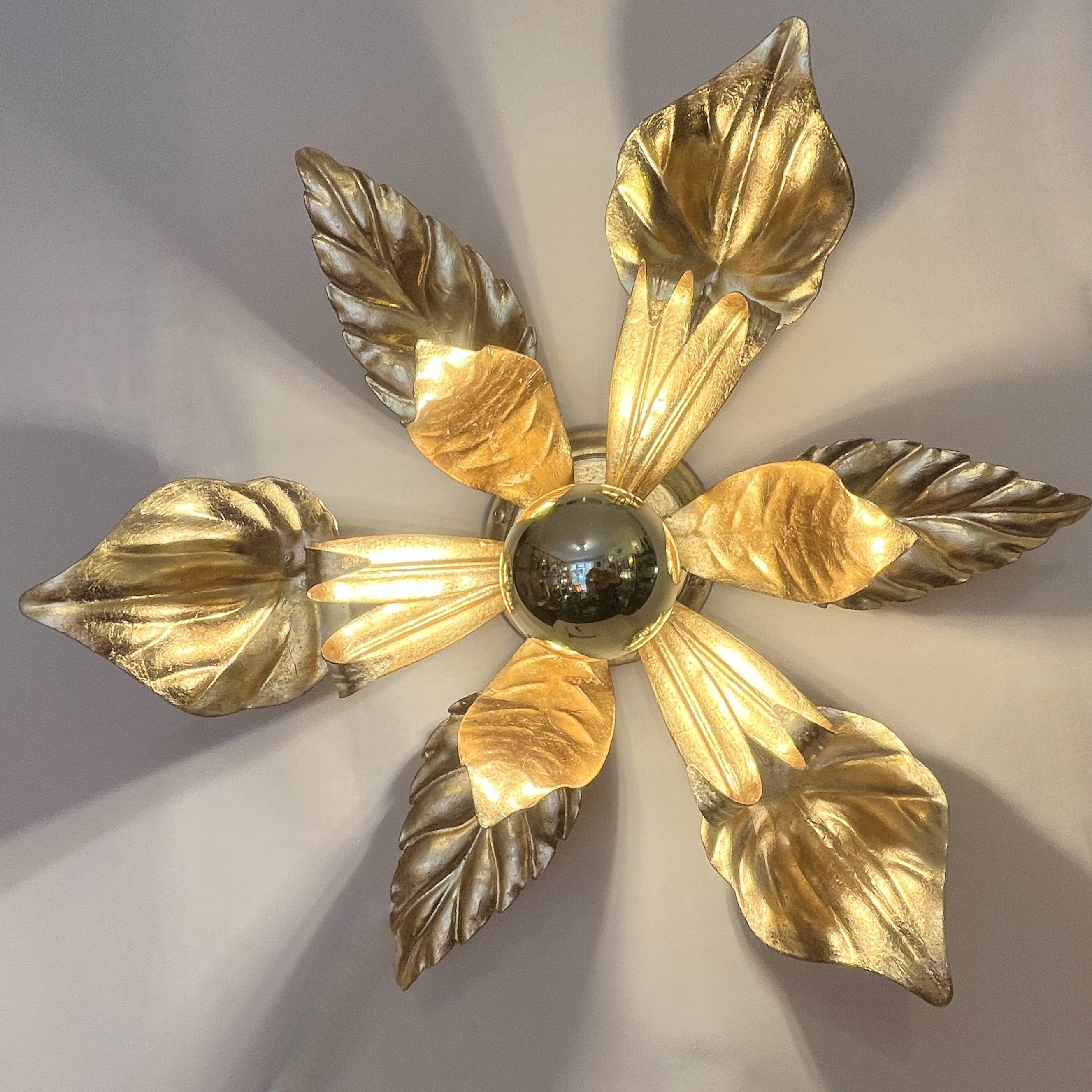 Applique fleur vintage en métal doré à la feuille d'or