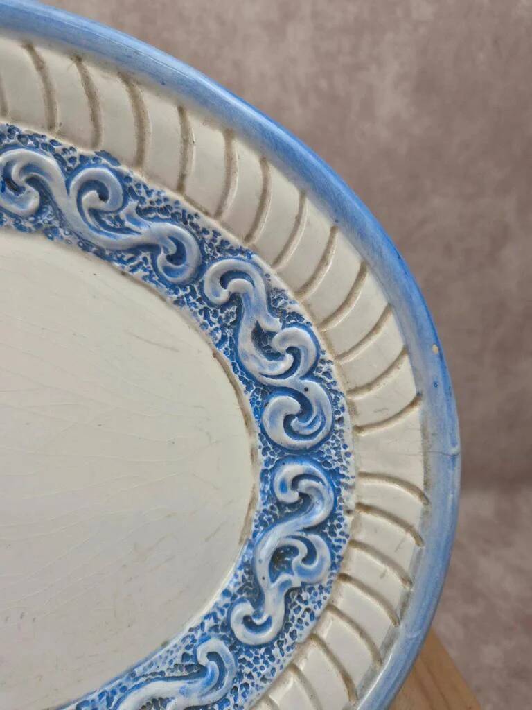 Plat ovale vintage Bassano décor bleu fleuri relief