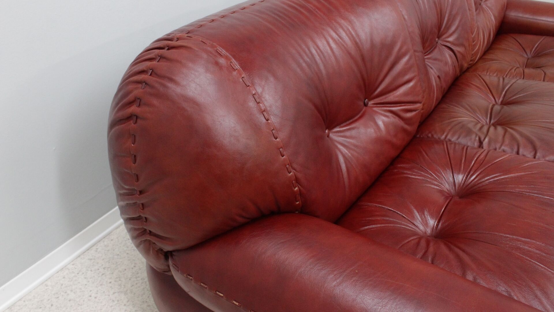Vintage leather 3 seater sofa Mobil Girgi, 1970s