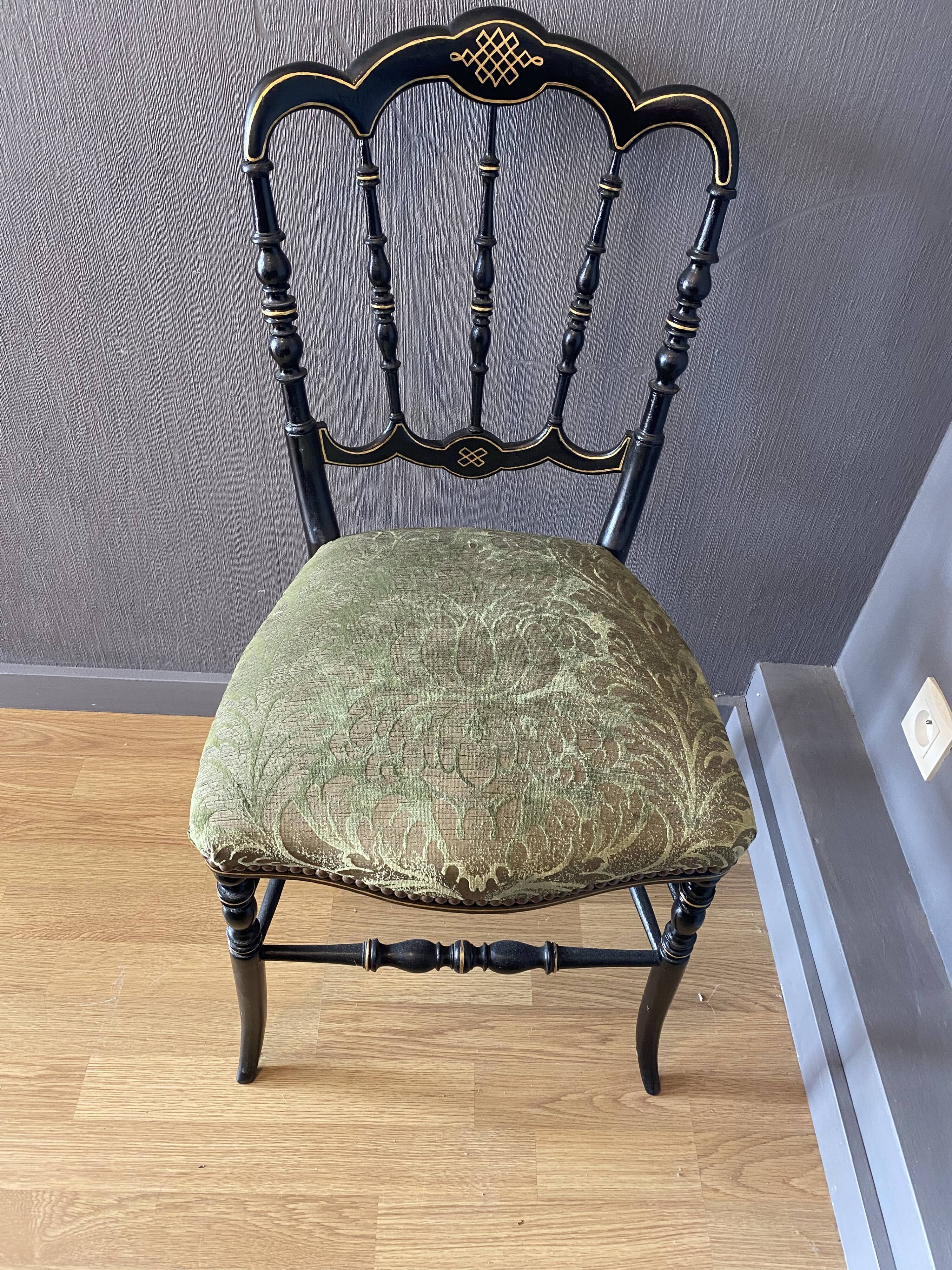 Theatre chair