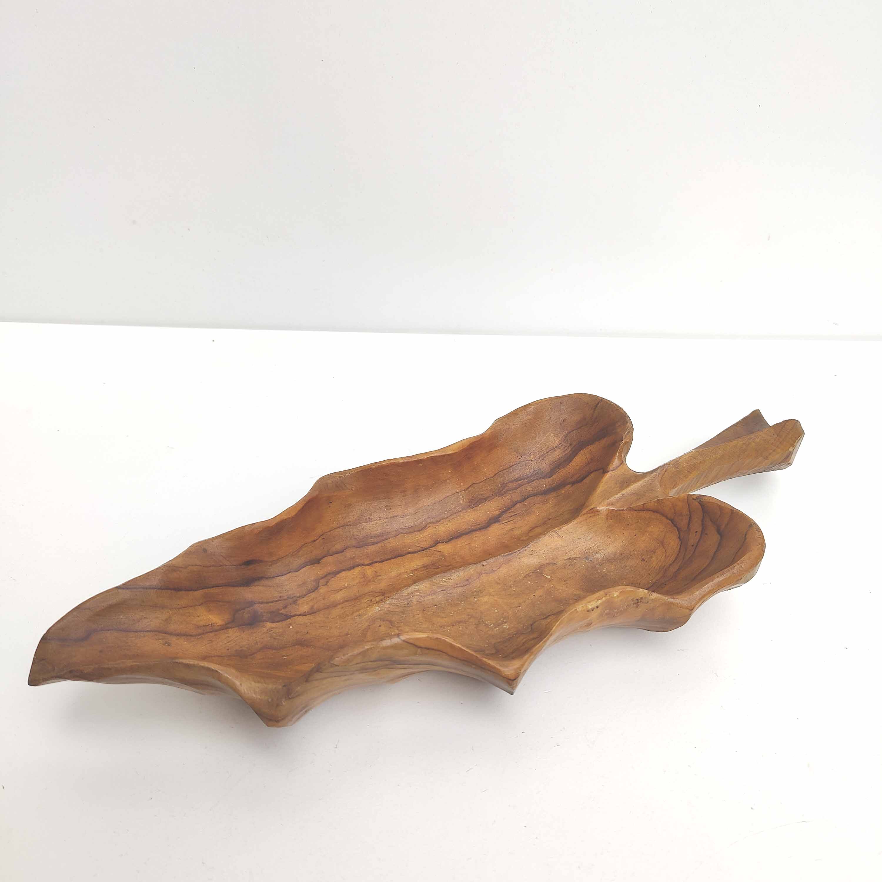 Top basket in vintage wood leaf shape