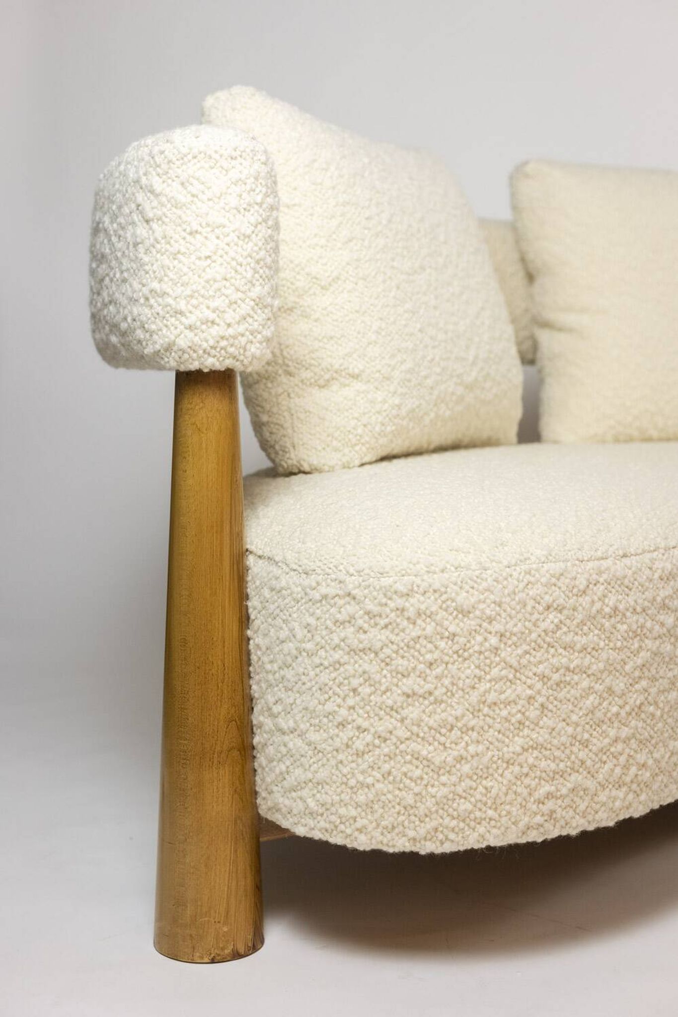 “Bean” shaped 3-seater sofa, in blond beech. Contemporary work