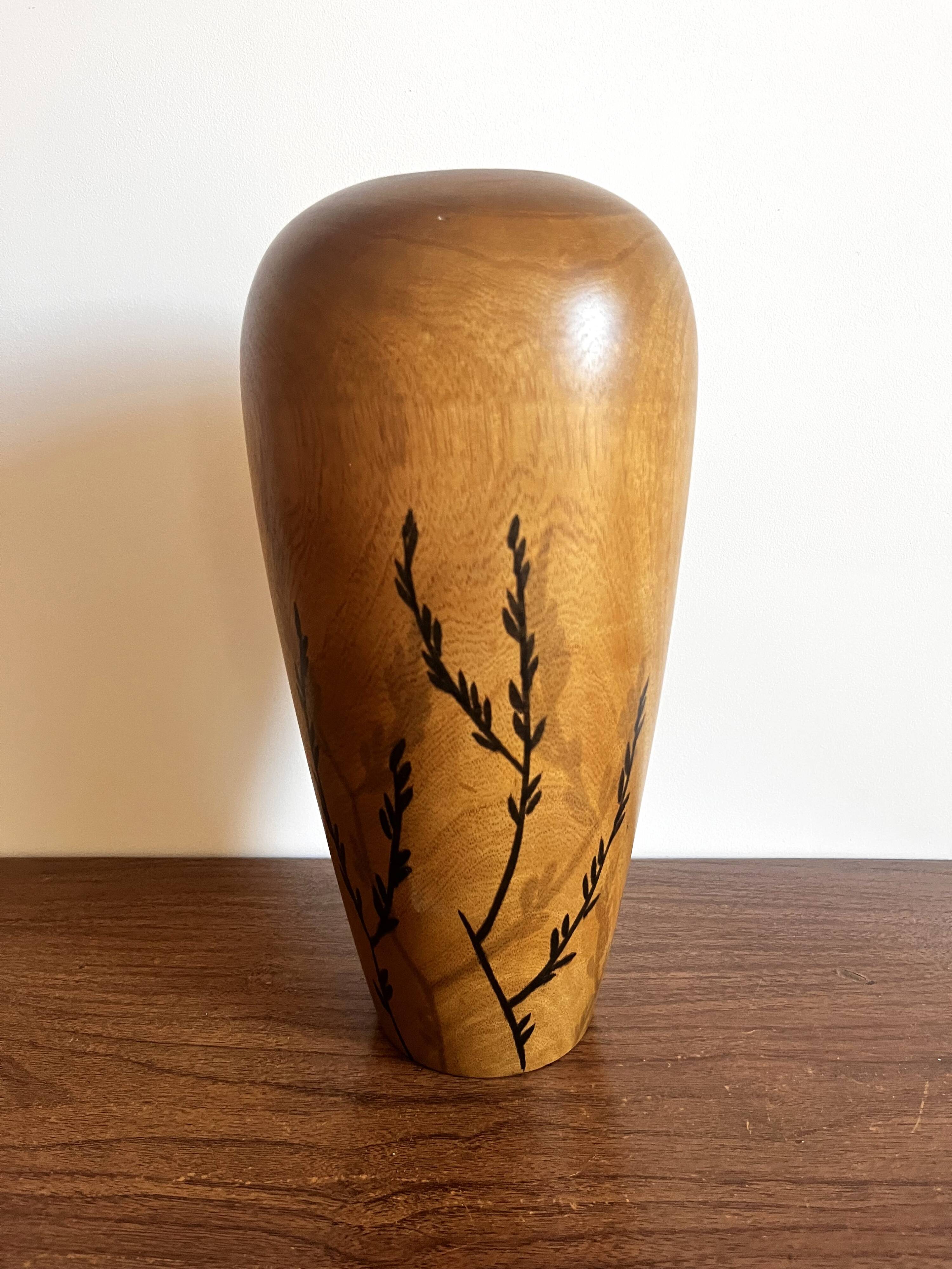 Vase en bois