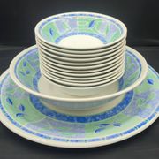 Service de table Churchill Staffordshire 14 pièces Modèle Verdigris
