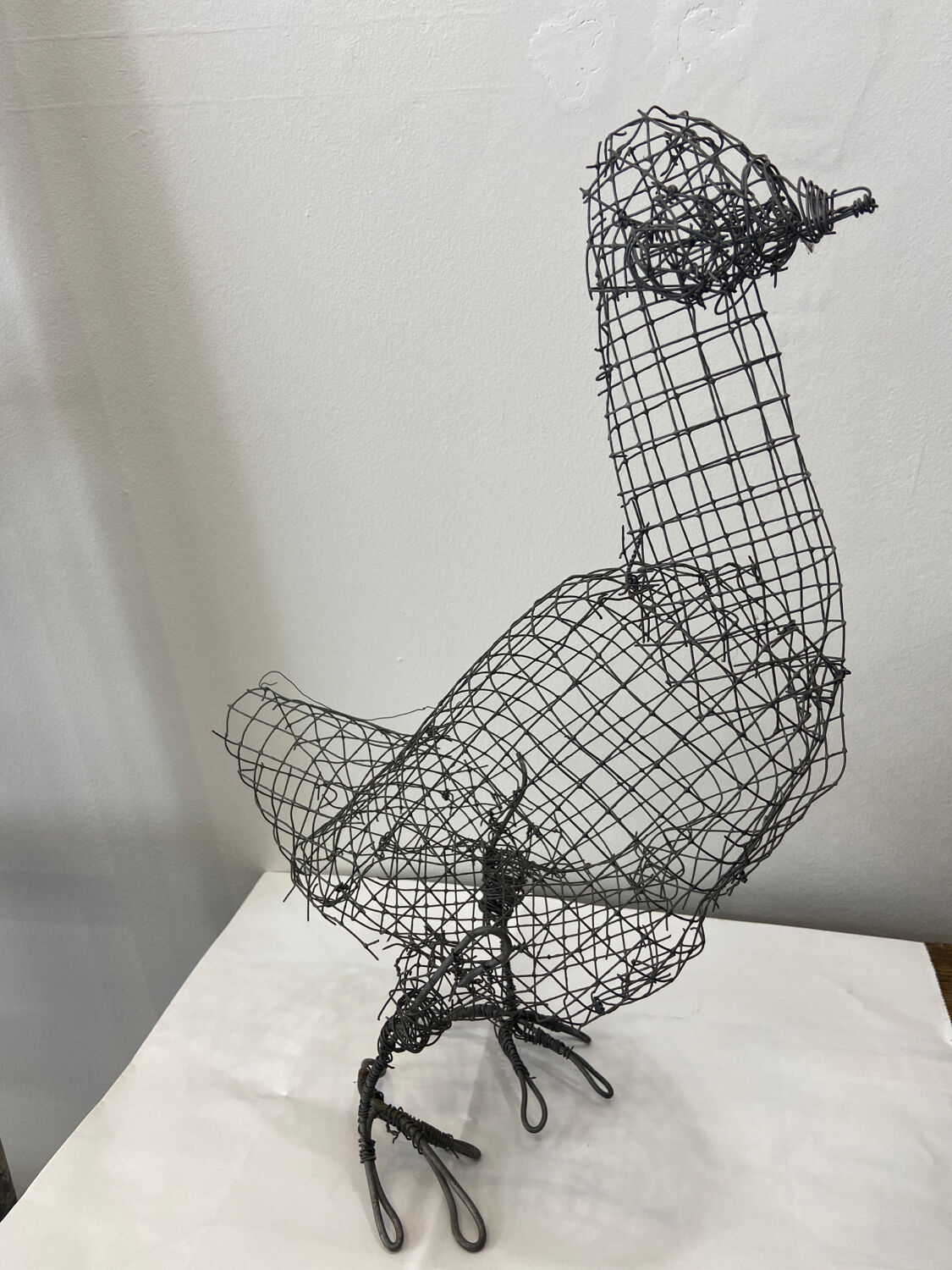 Sculpture metal hen