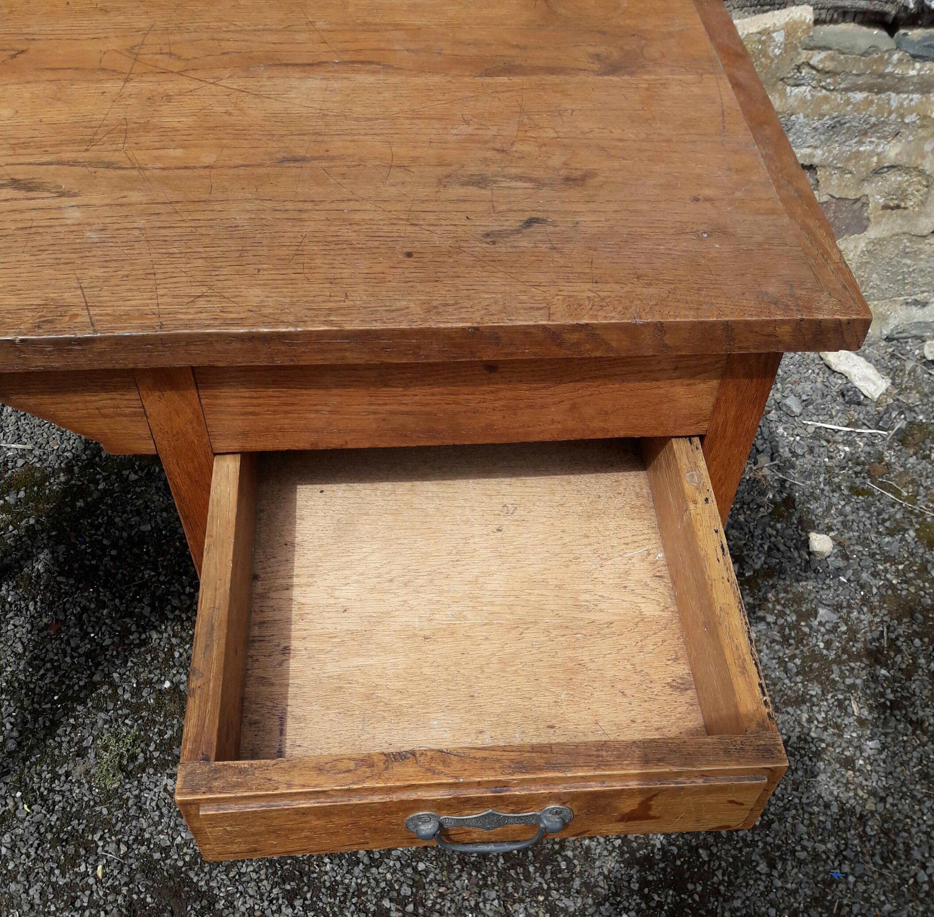 Children's desk in solid wood 60s