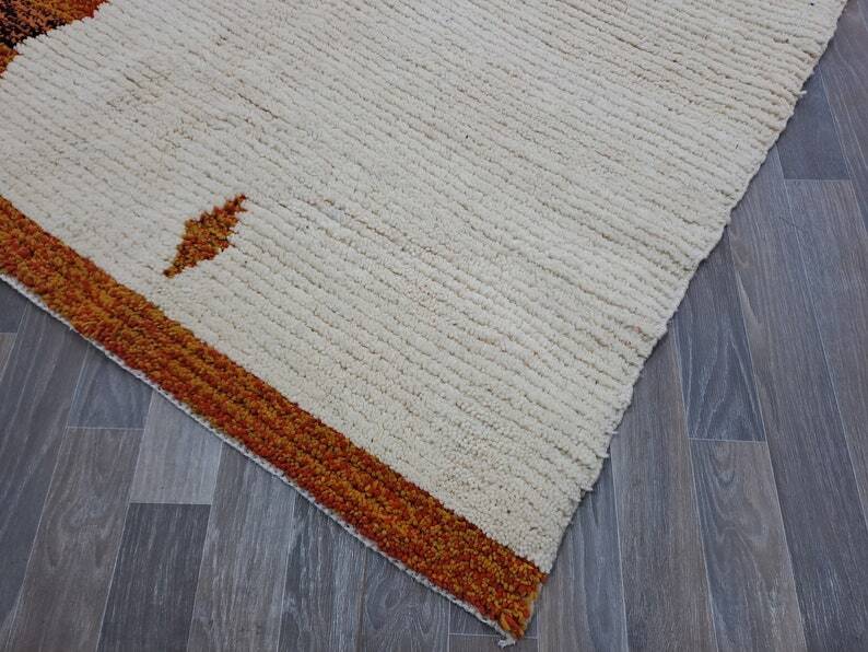 Traditional handmade Moroccan rug, size 150 x 260 cm
