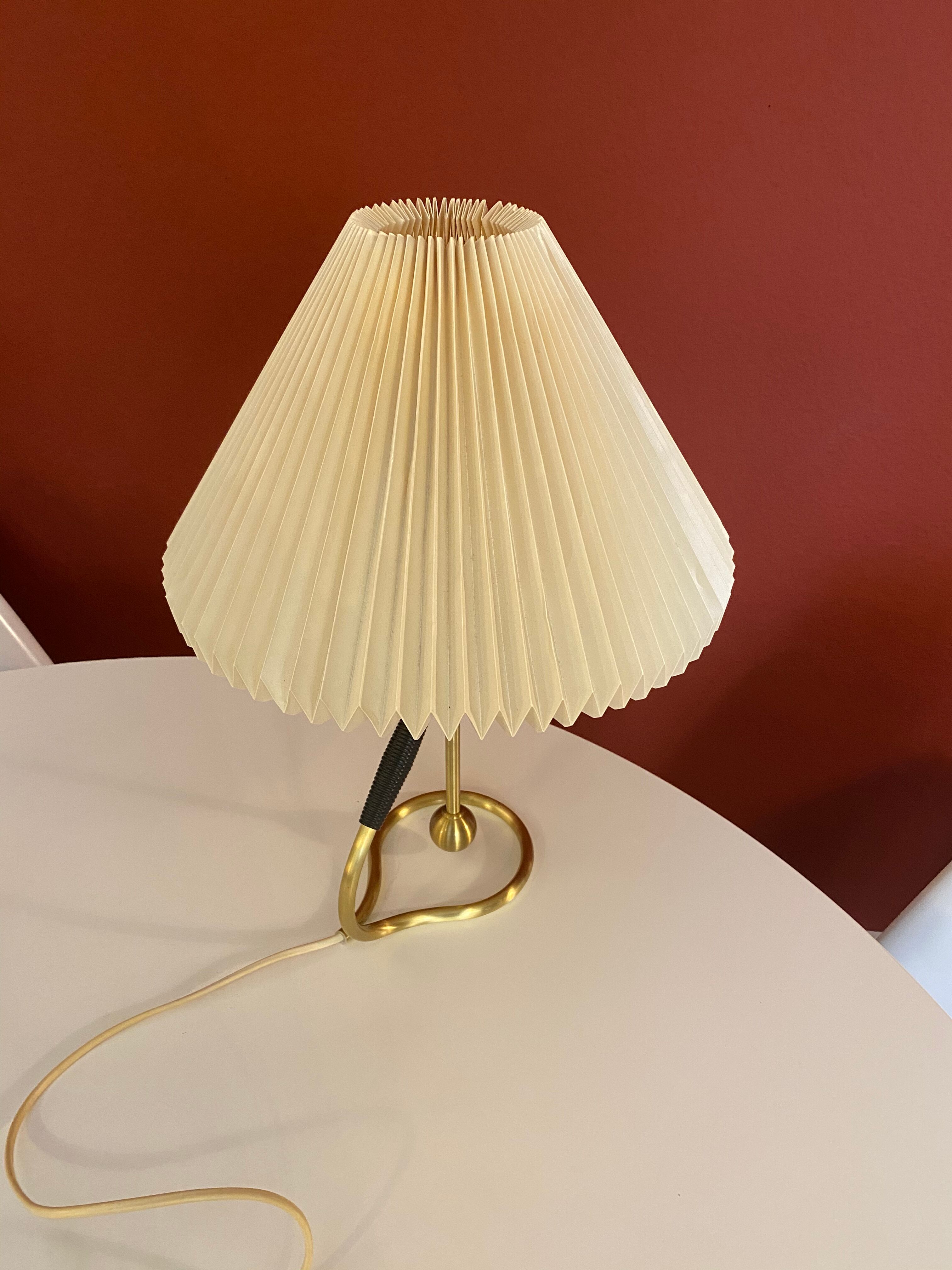 Lampe de bureau par Hala