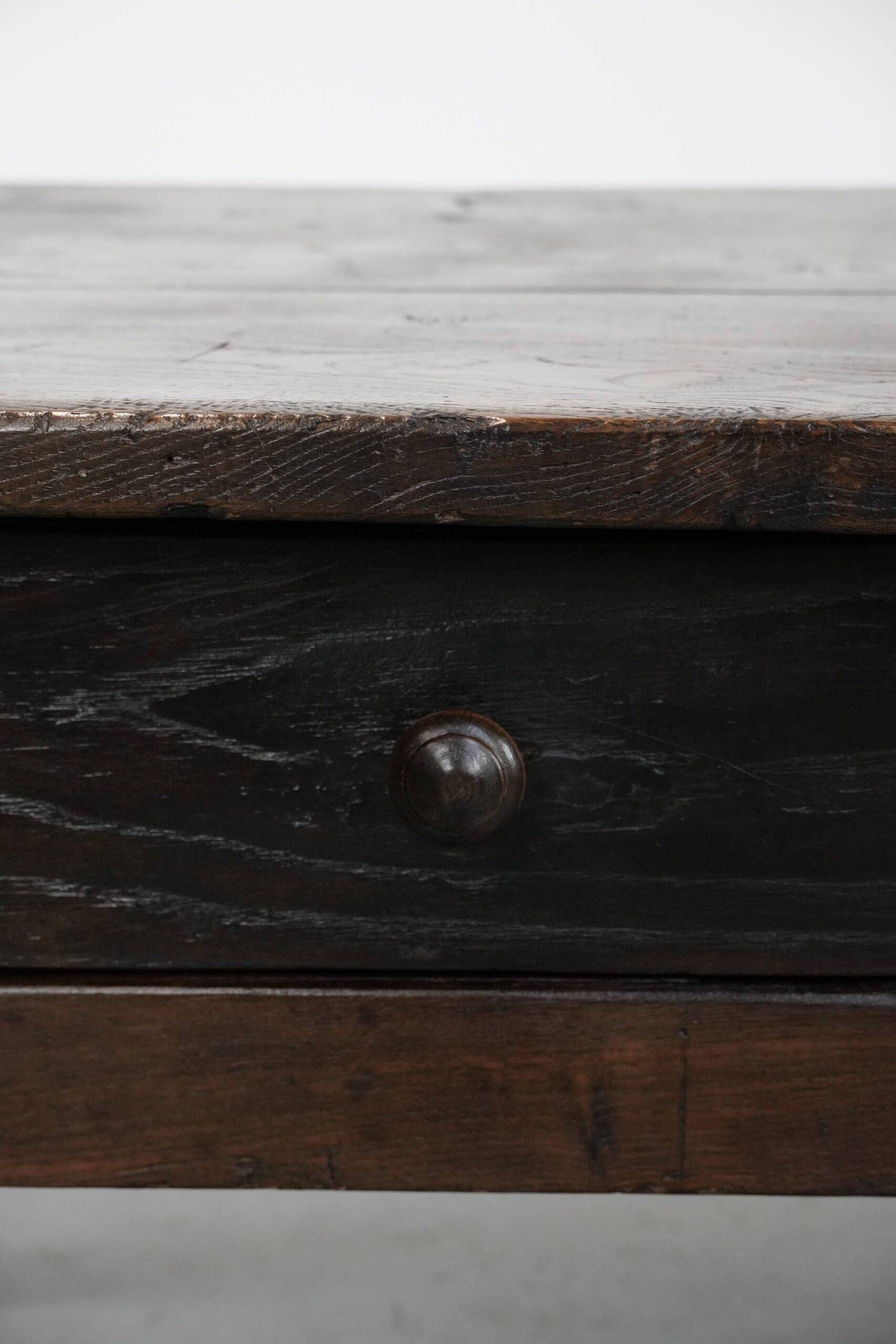 Antique 18th-century Southern European coffee table made of chestnut wood