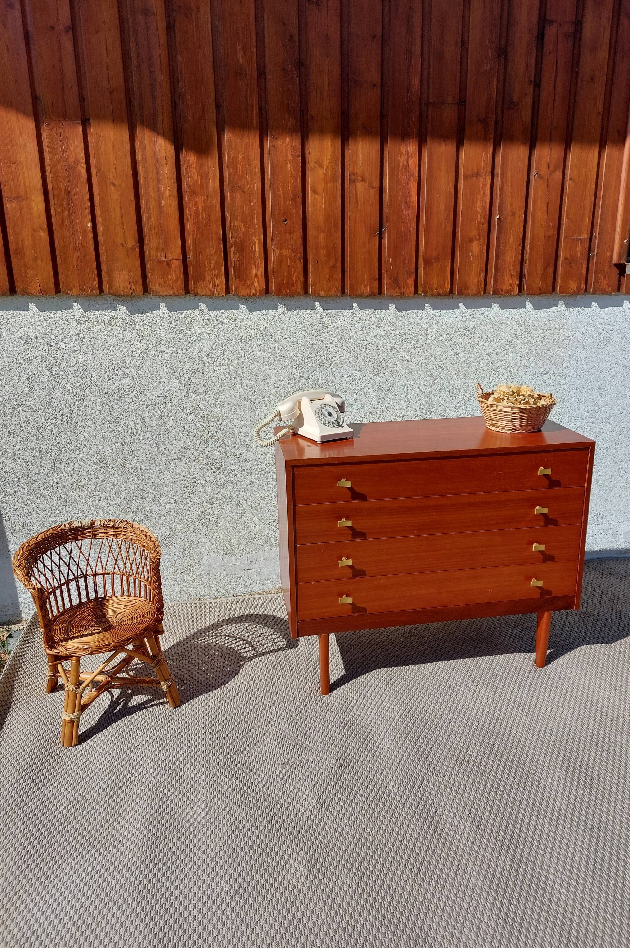 Scandinavian style commode