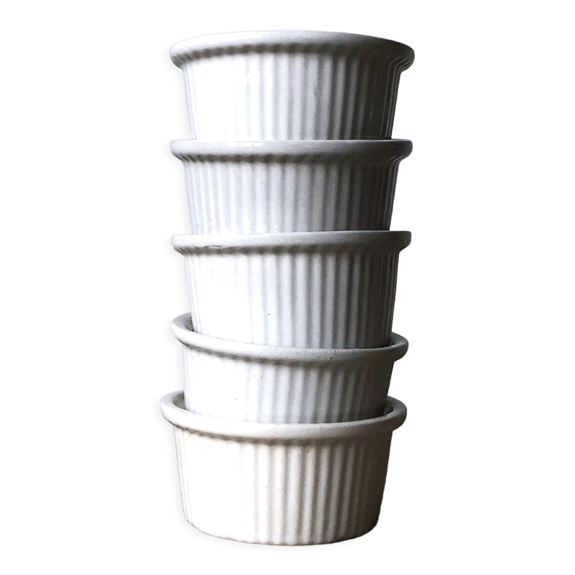 Pleated ramekins for white enamelled crème brûlée.