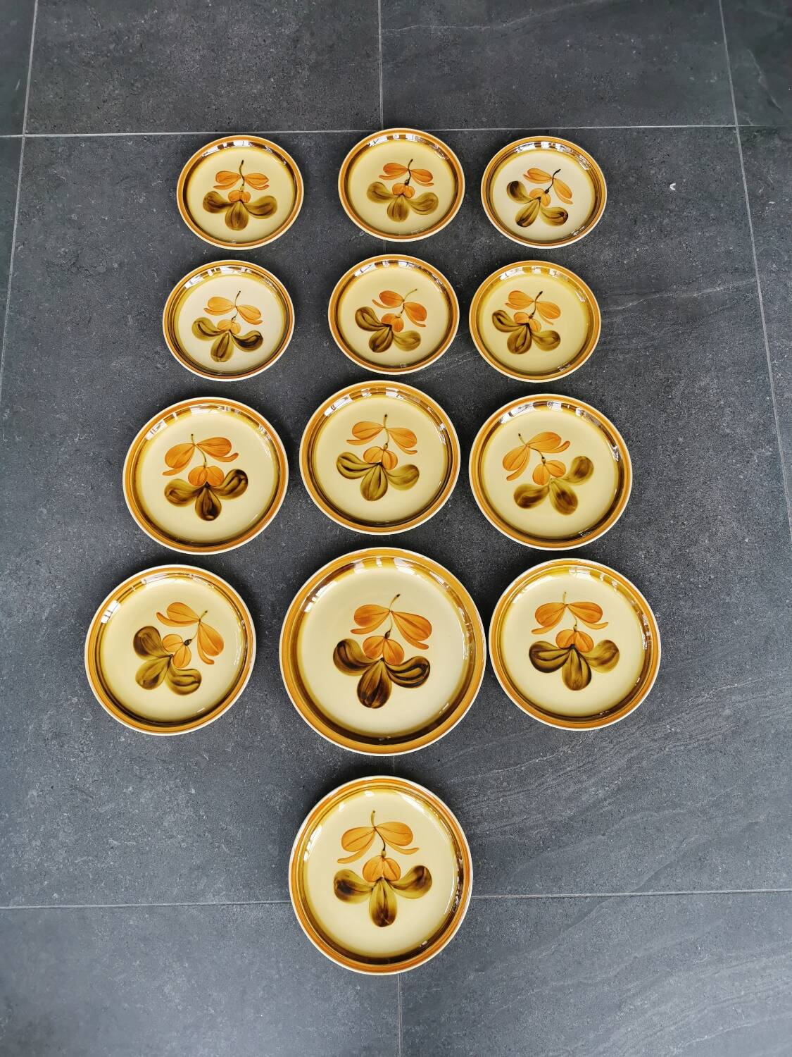 Vintage 13-piece Gien France Fuego model service