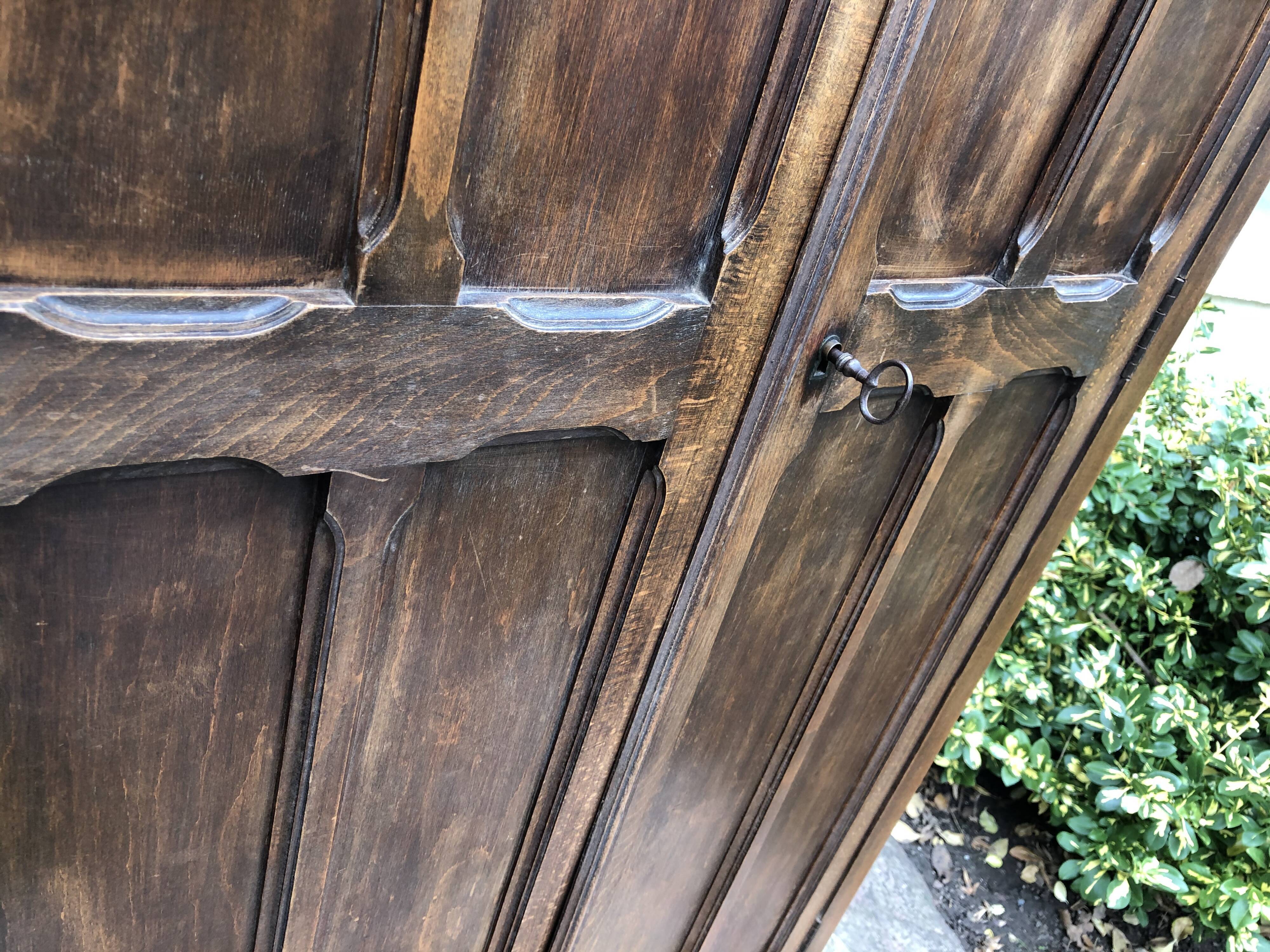 Armoire parisienne