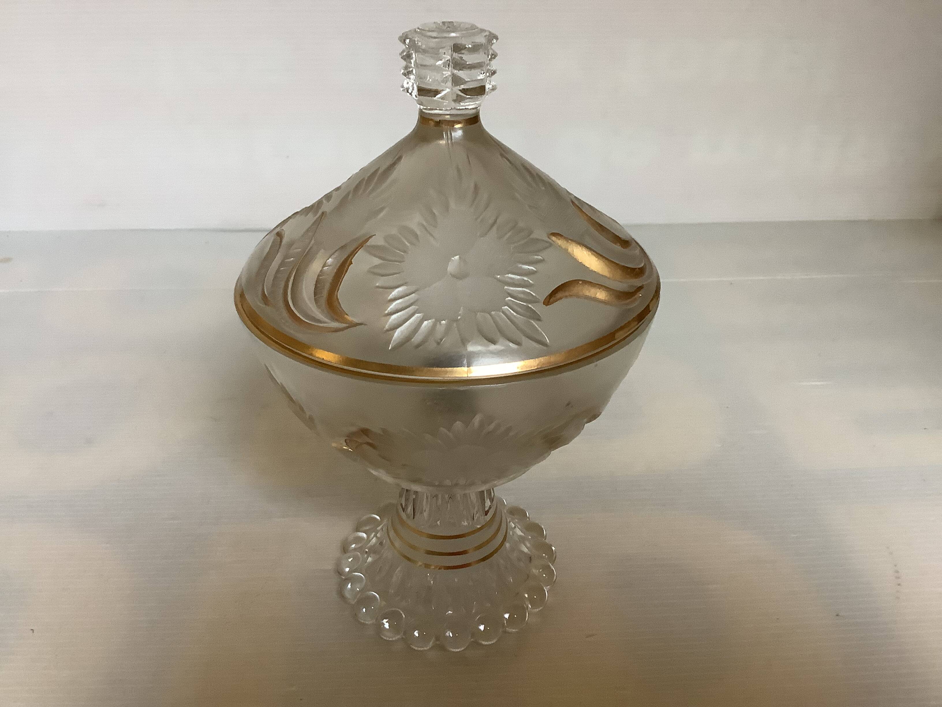 Pearl and gold bonbonnière base