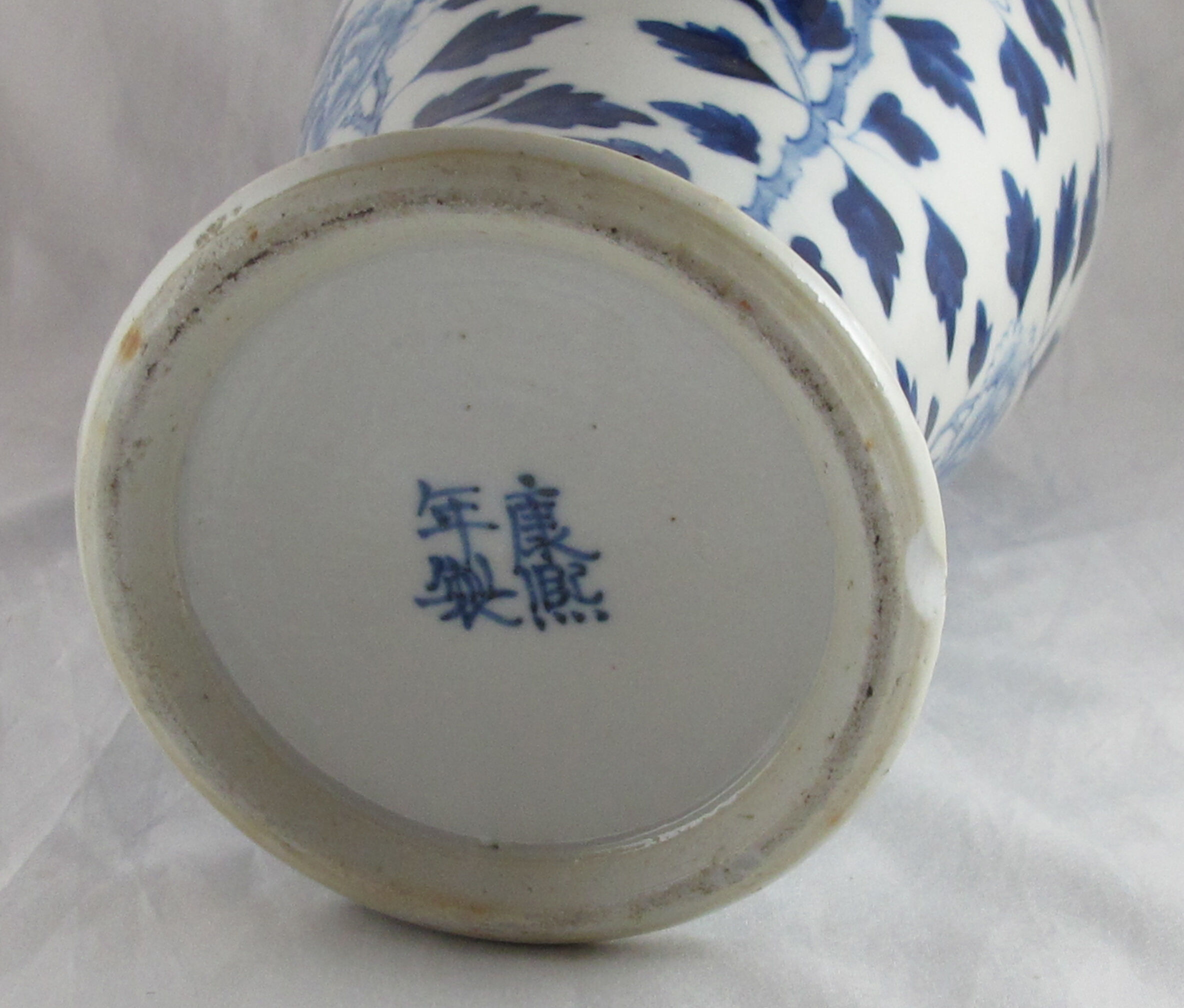 Ancient Chinese white blue potiche