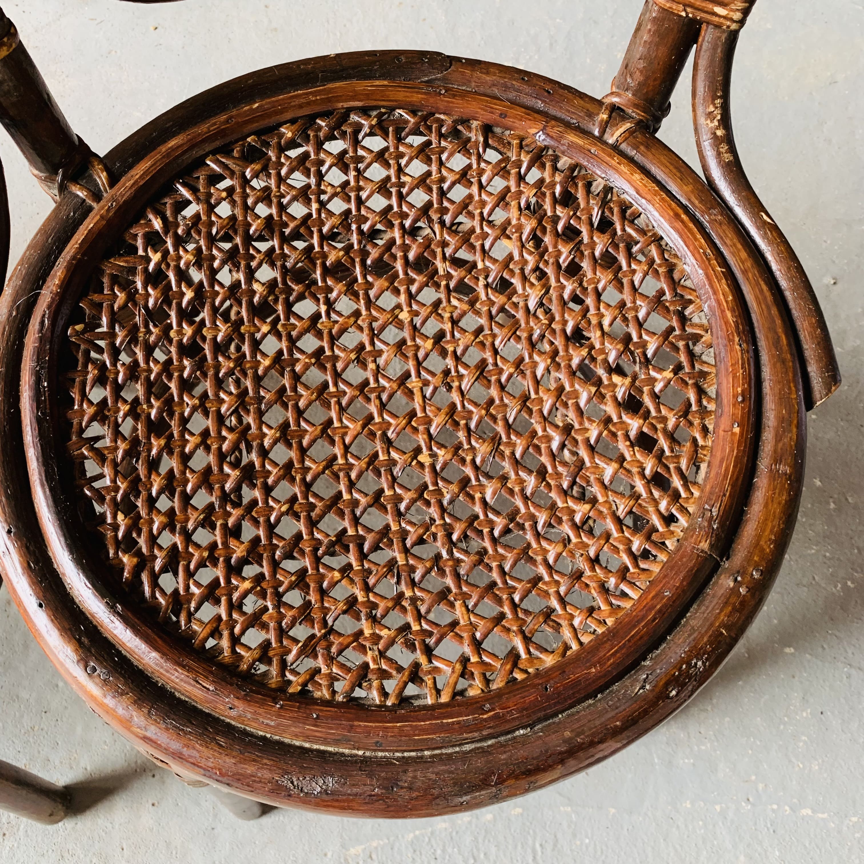 Set of 4 rattan chairs canned