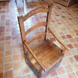 Chaise coffre ancienne en bois massif