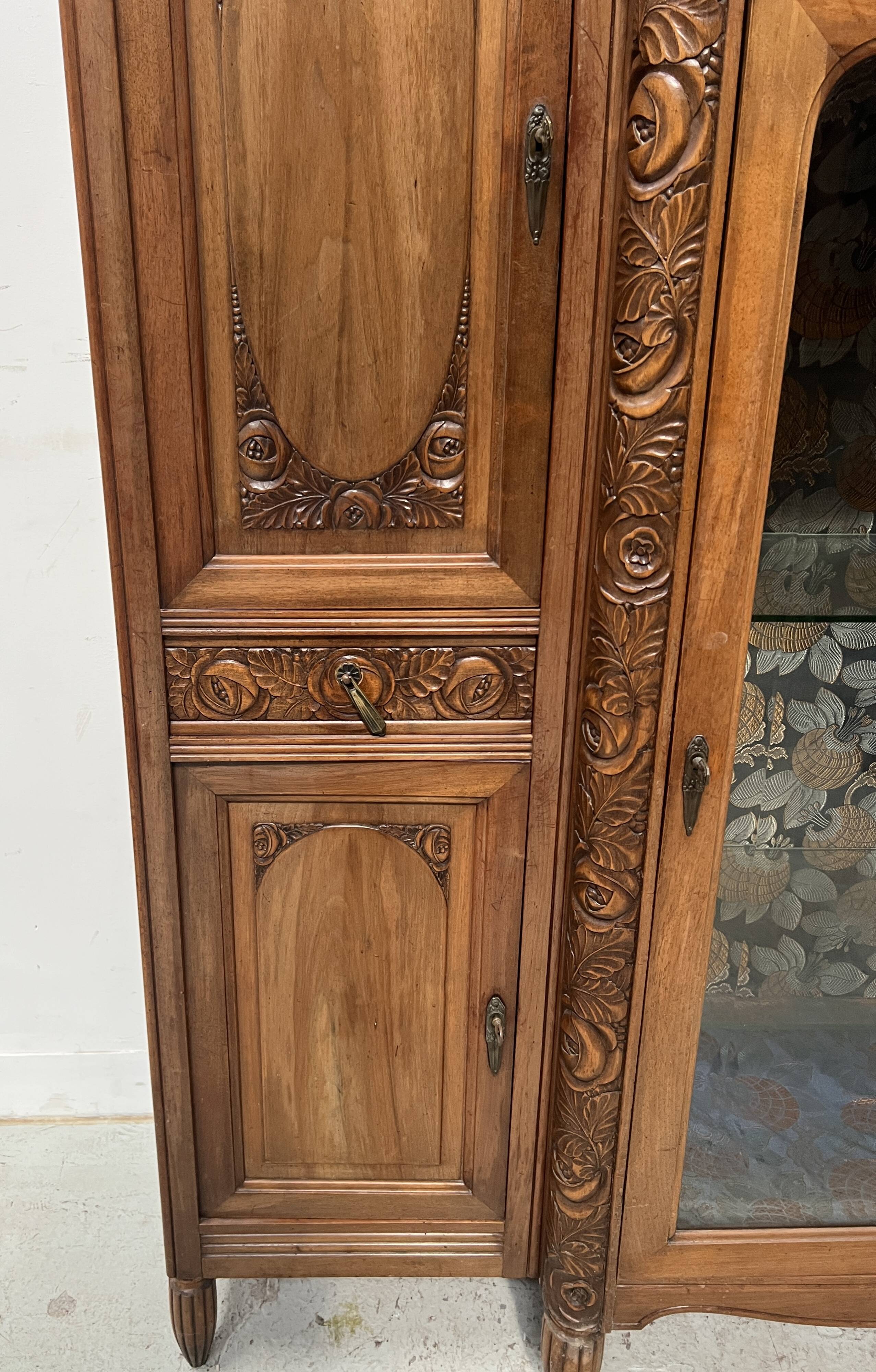 Art Deco buffet in solid walnut, 20th century.