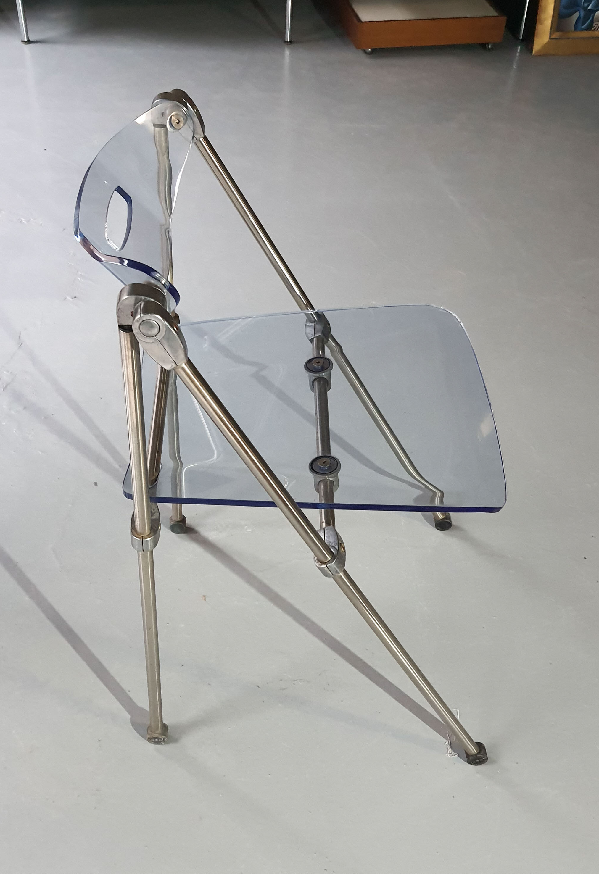 Modern folding chair in plexiglass Giancarlo Piretti - EDA Concept