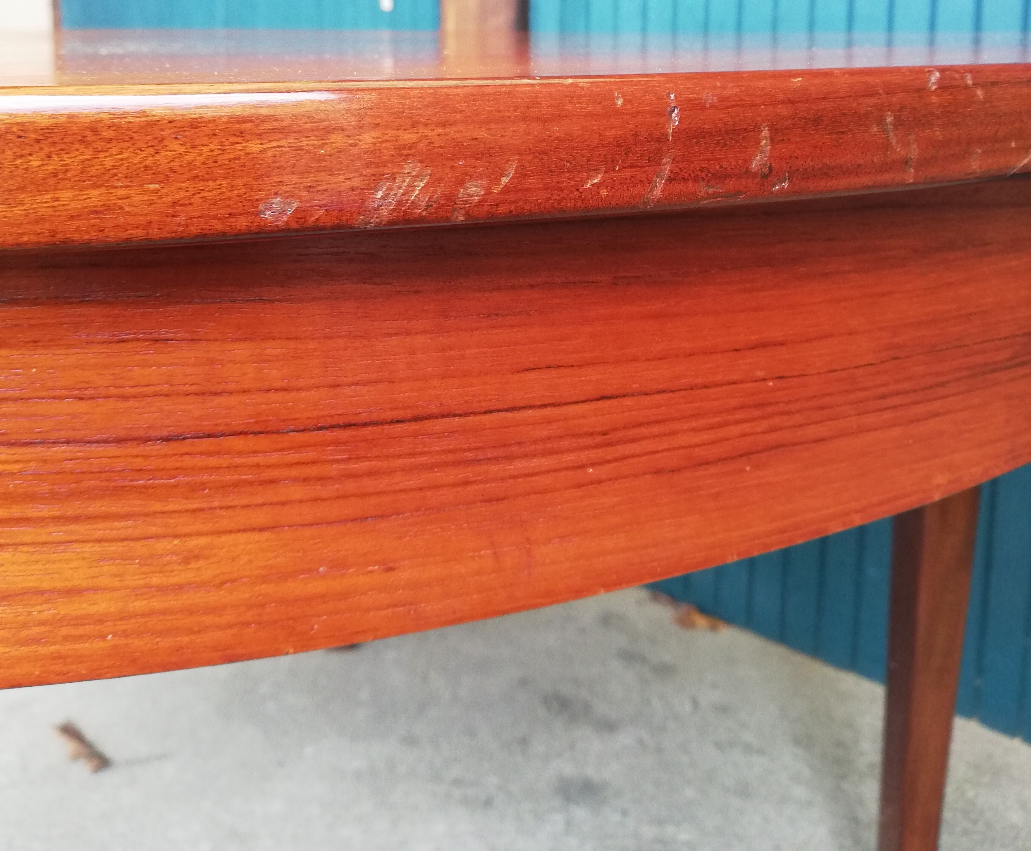 Expandable roundtable