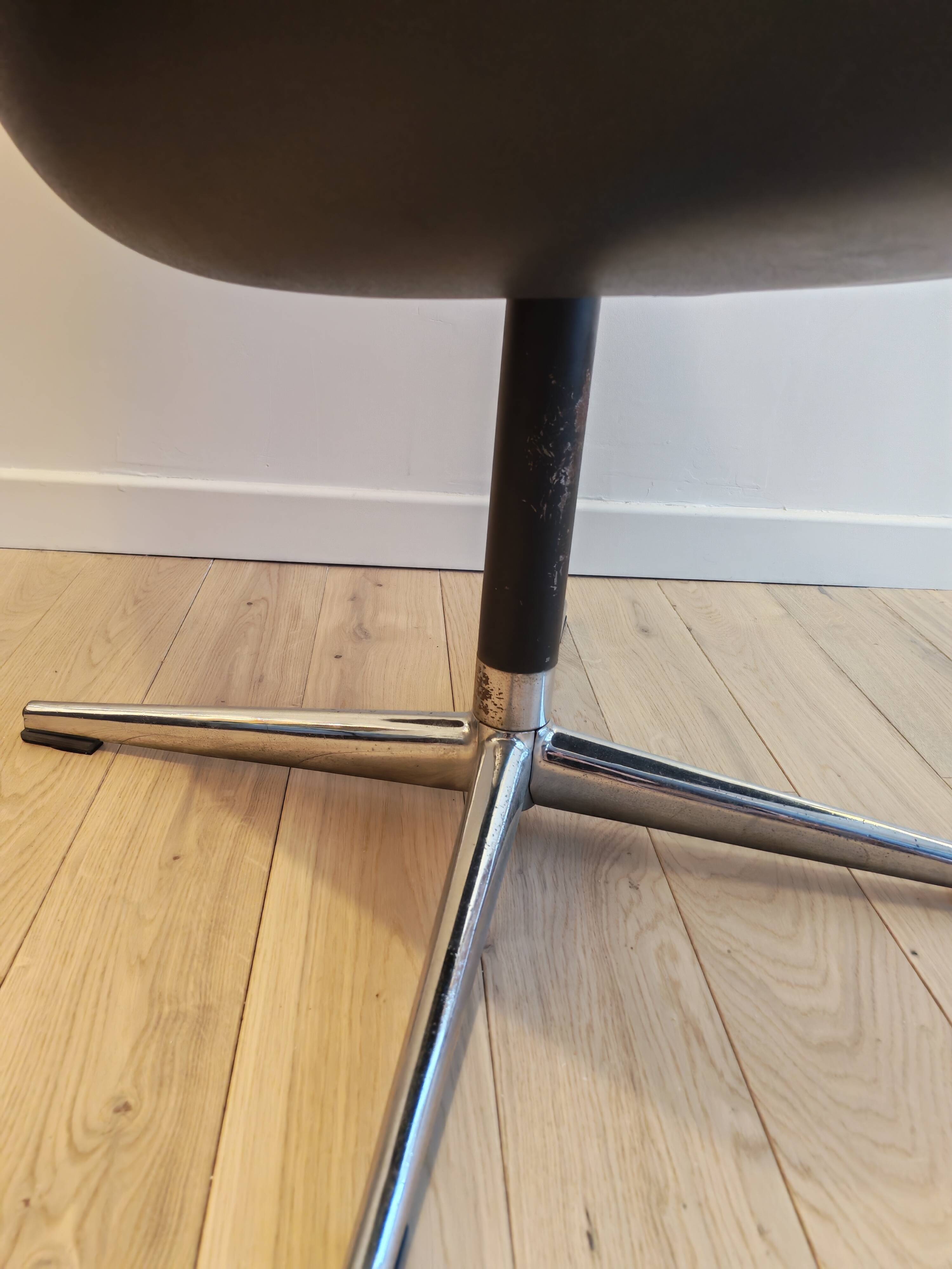 Pollock Knoll armchair