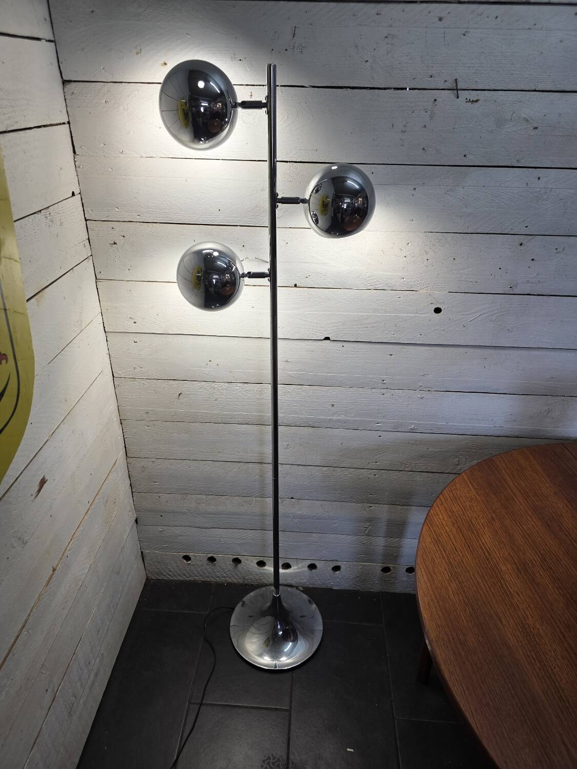 Vintage eyeball floor lamp in chrome metal with tulip base