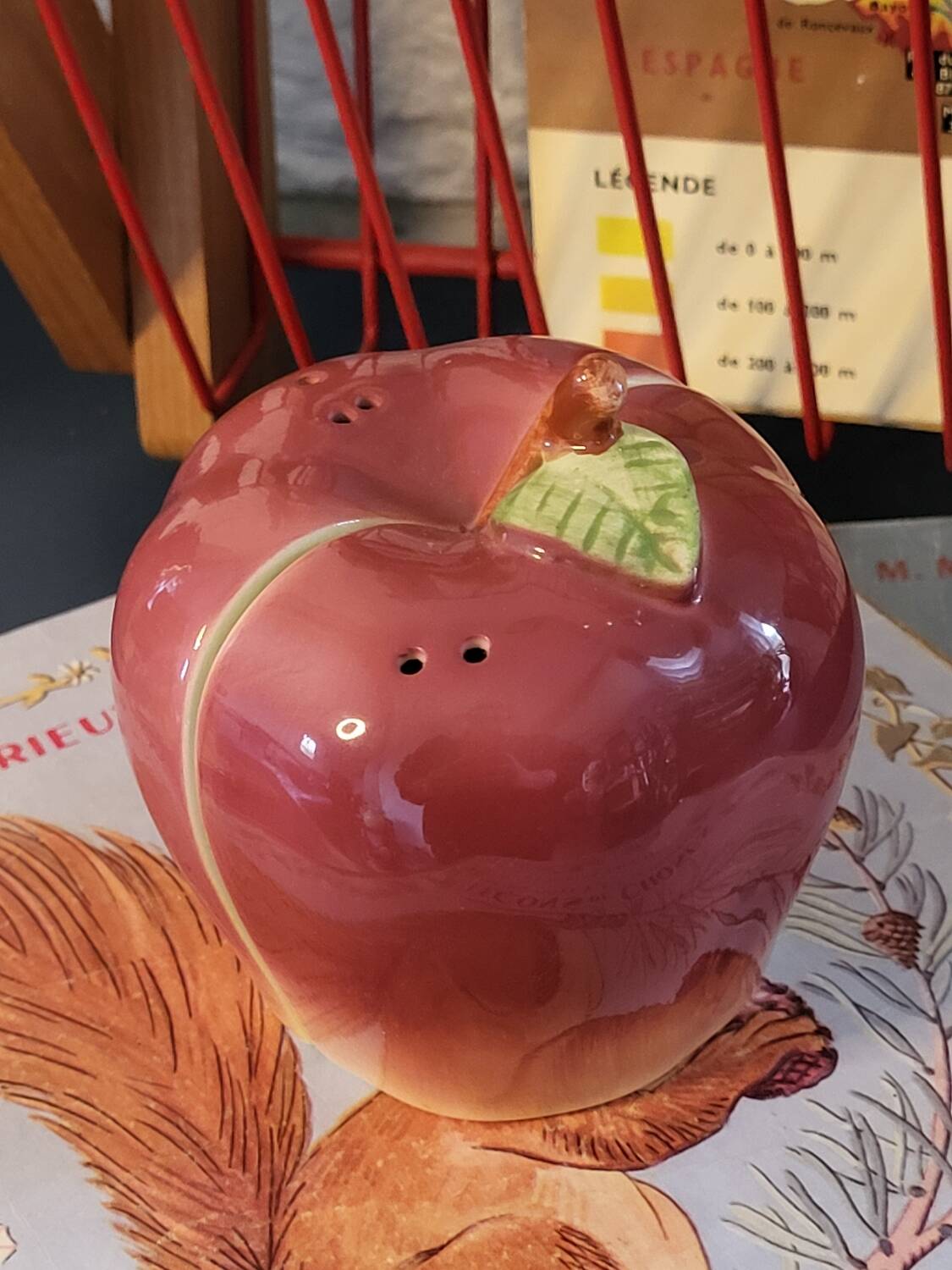 Apple salt and pepper shaker