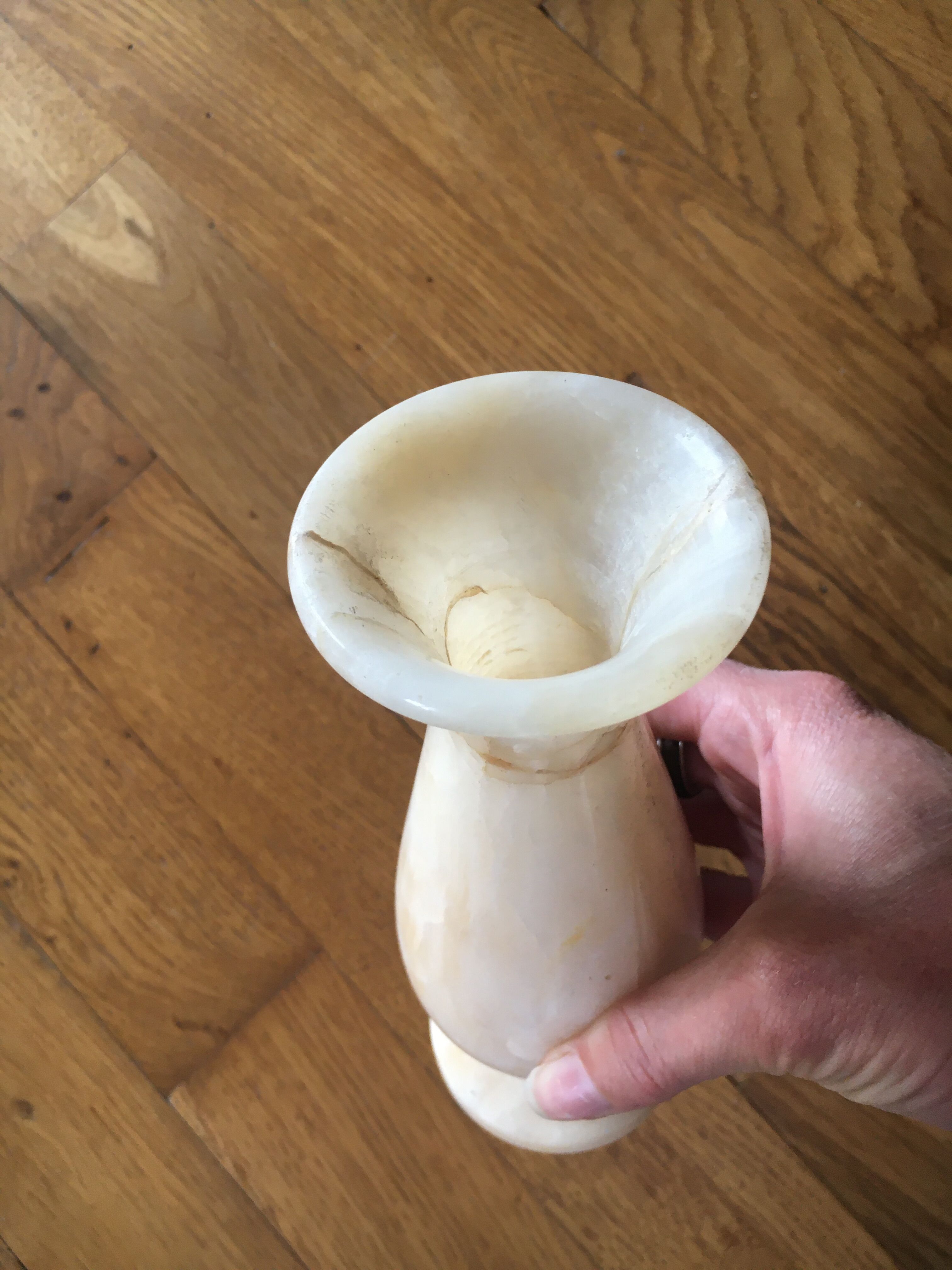 Vase en marbre blanc