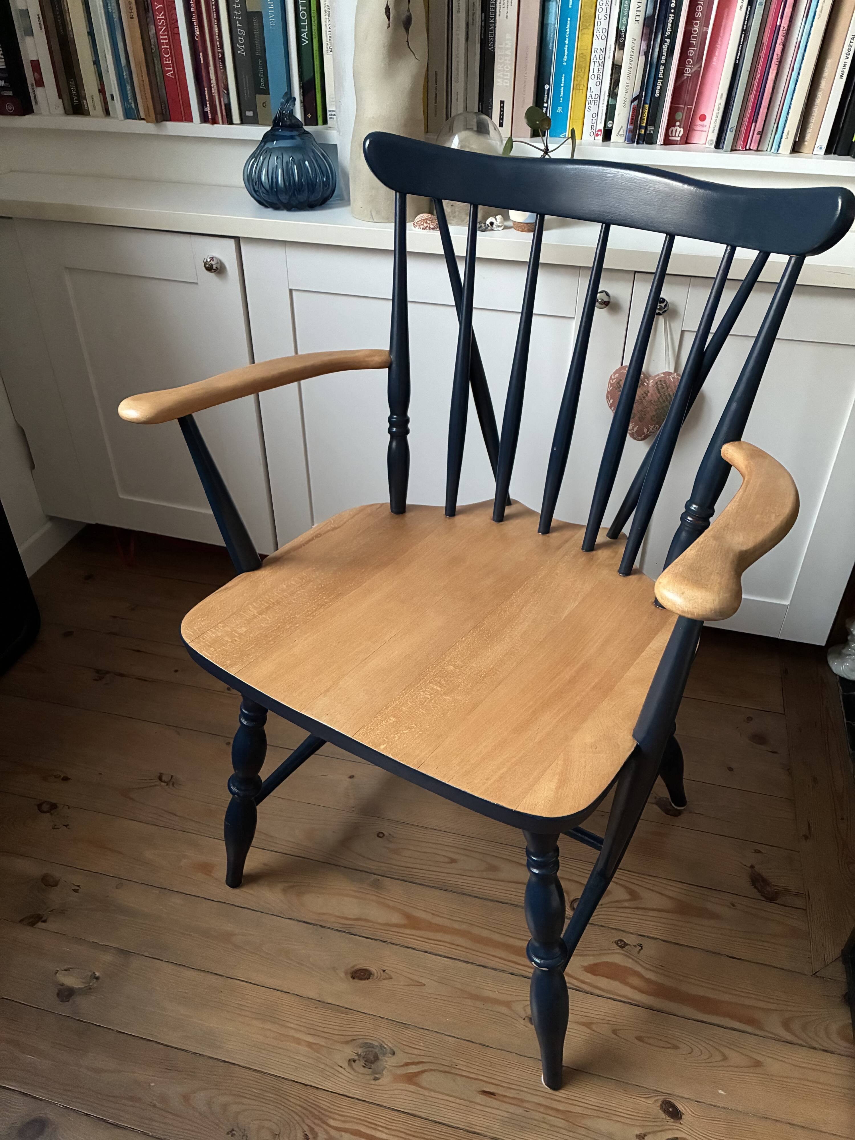 Scandinavian chair in wood and navy blue