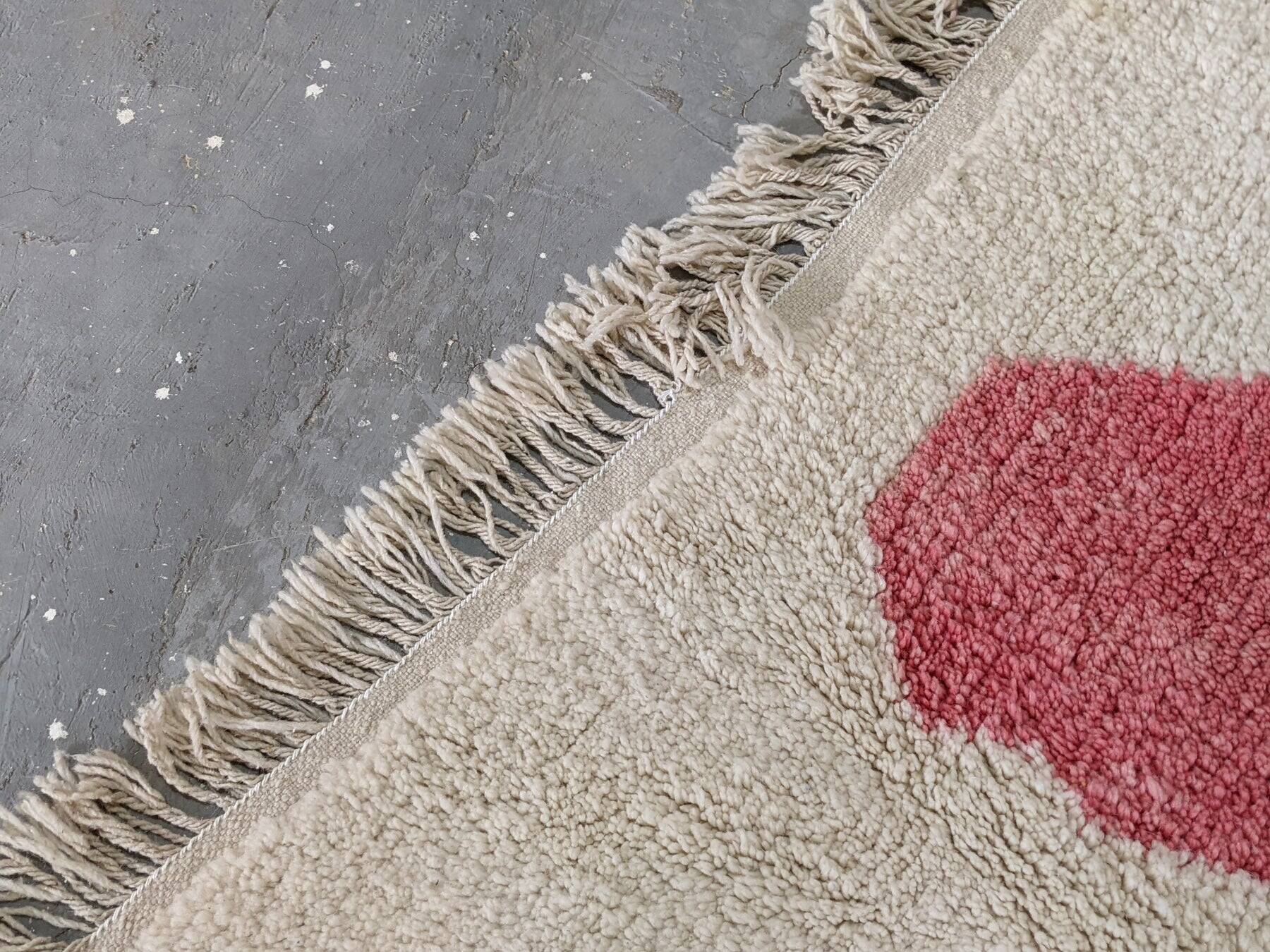 Azilal rug woven in natural wool size 250cm×150cm