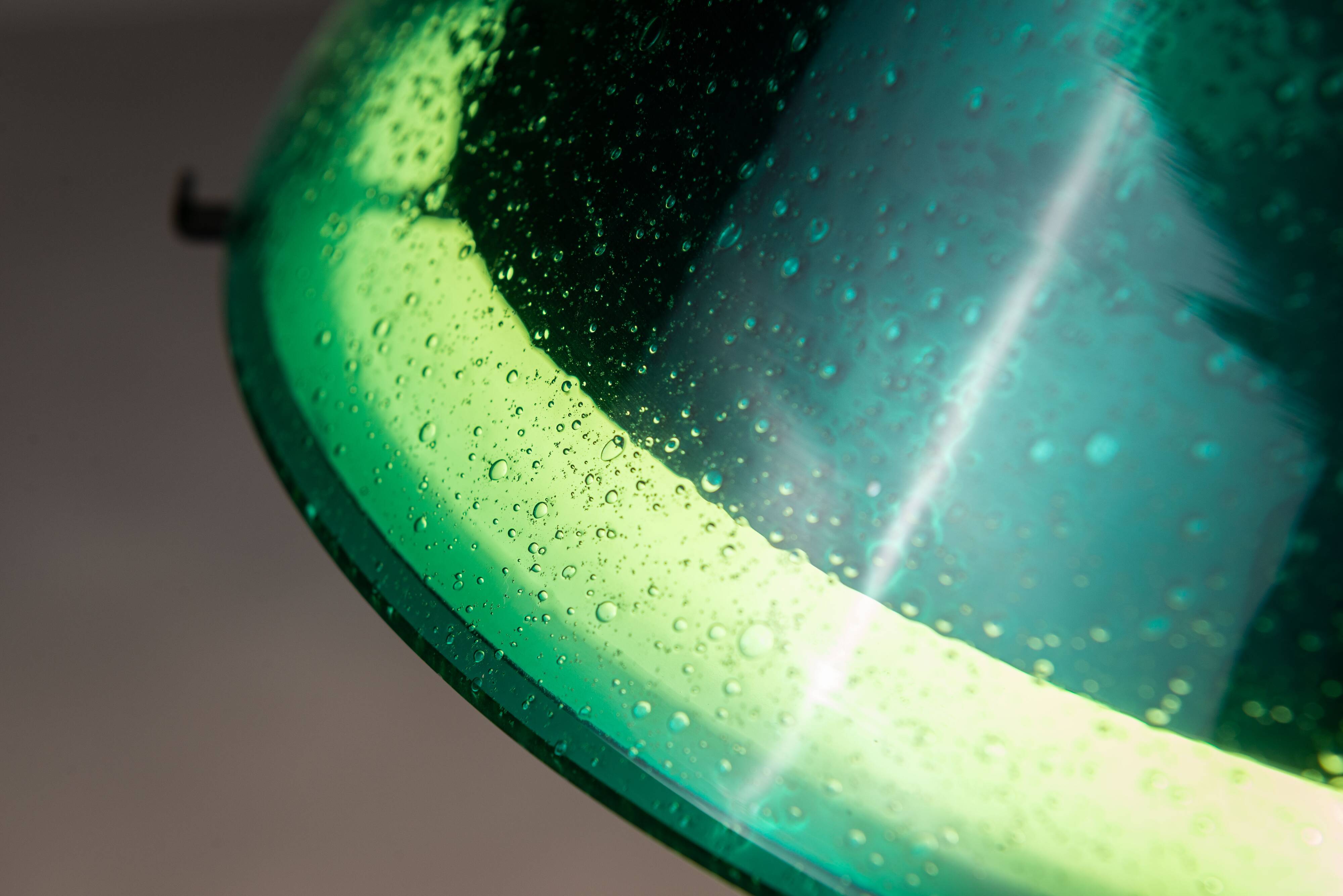Pendentif en verre vert "Najade" de Jonas Hidle