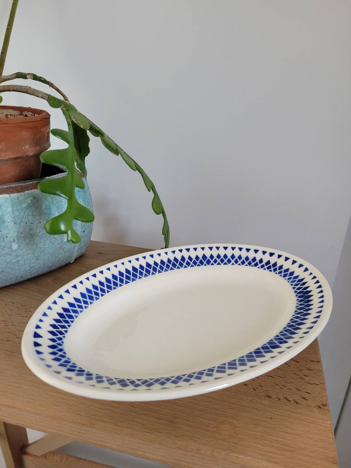 Badonviller porcelain dish with diamond pattern