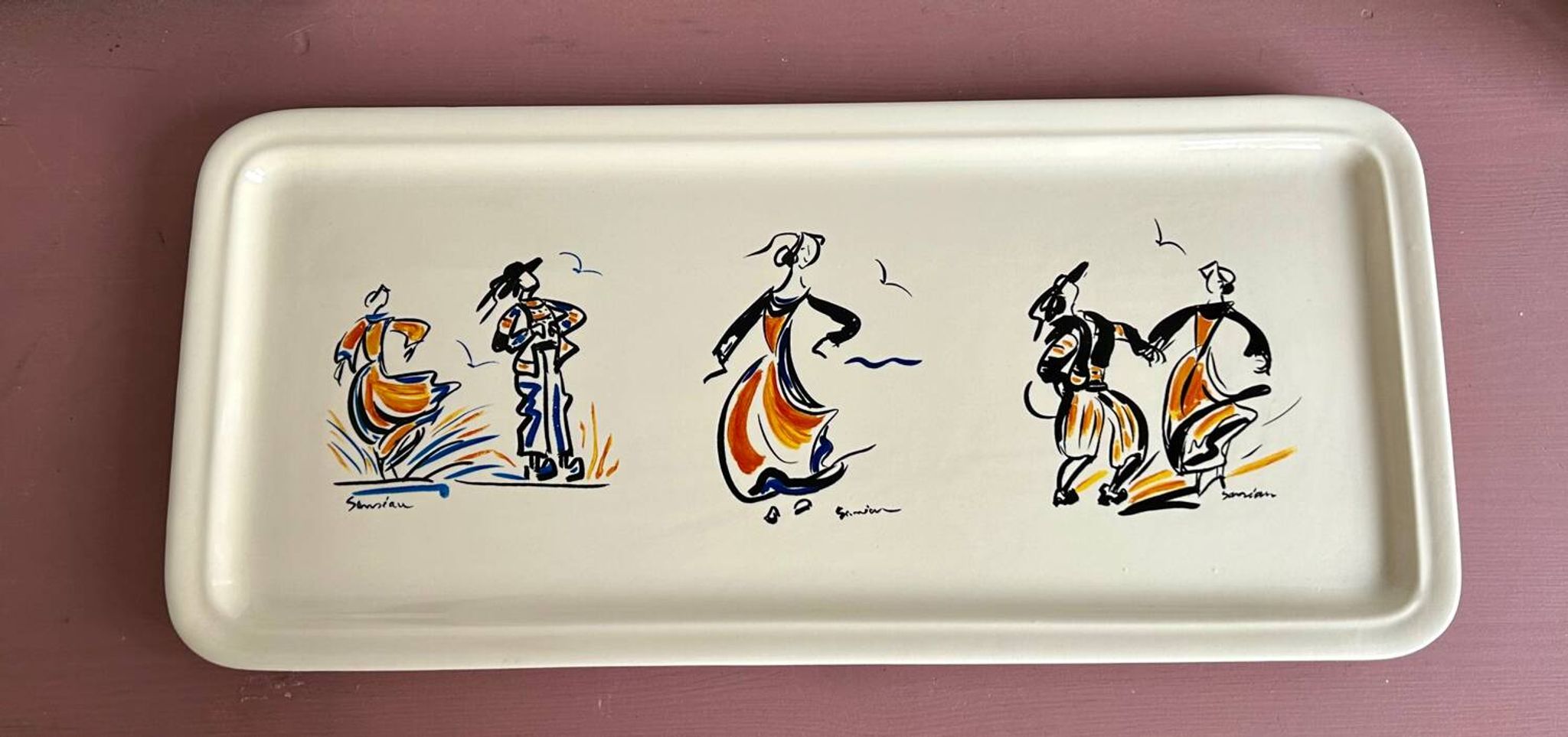 Plat à cake KG Lunéville - décor danseurs bretons