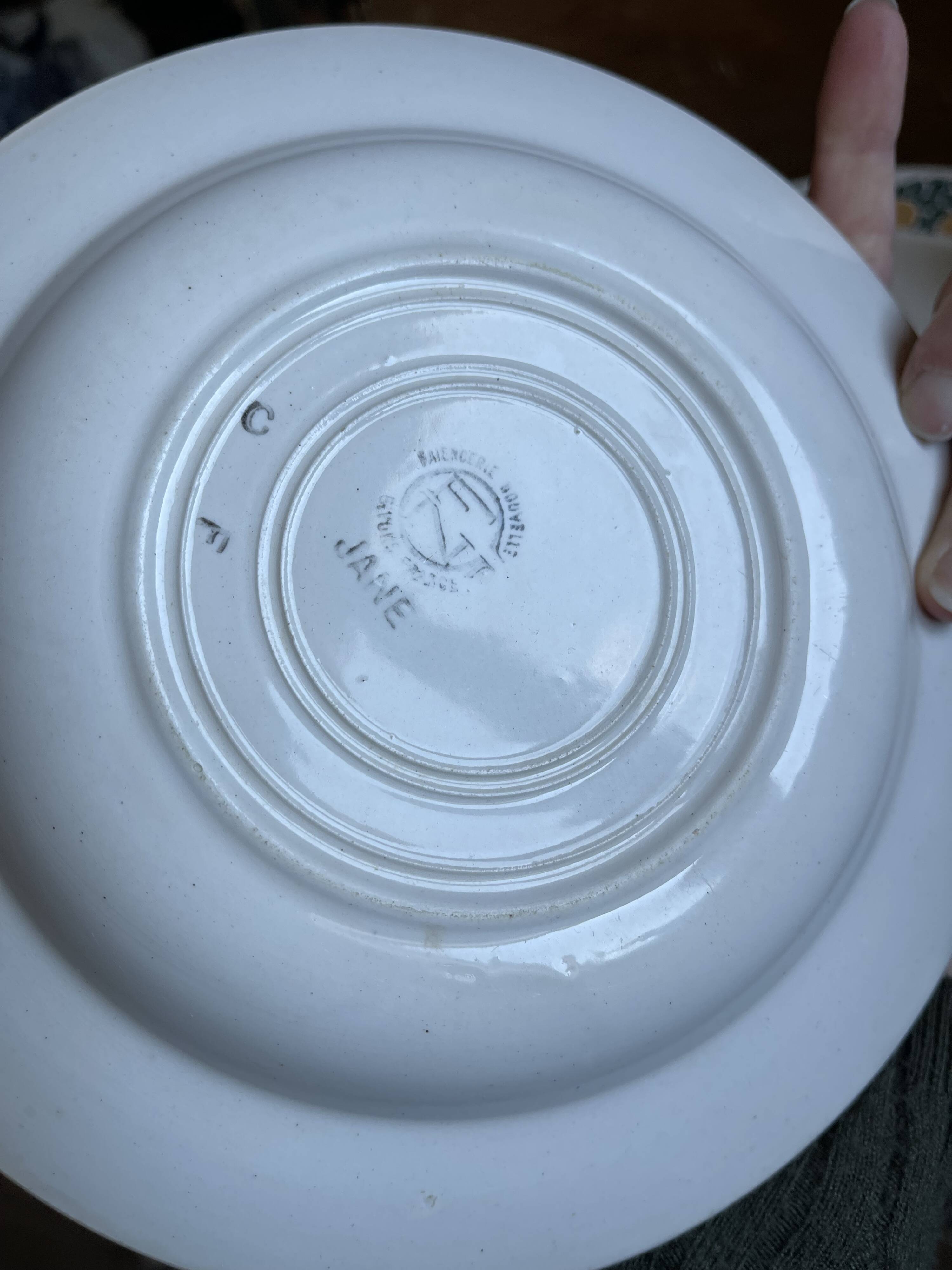 Lot of 8 Givors plates in antique earthenware.