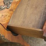 Louis XV style curved chest of drawers of very fine craftsmanship (Faubourg work)