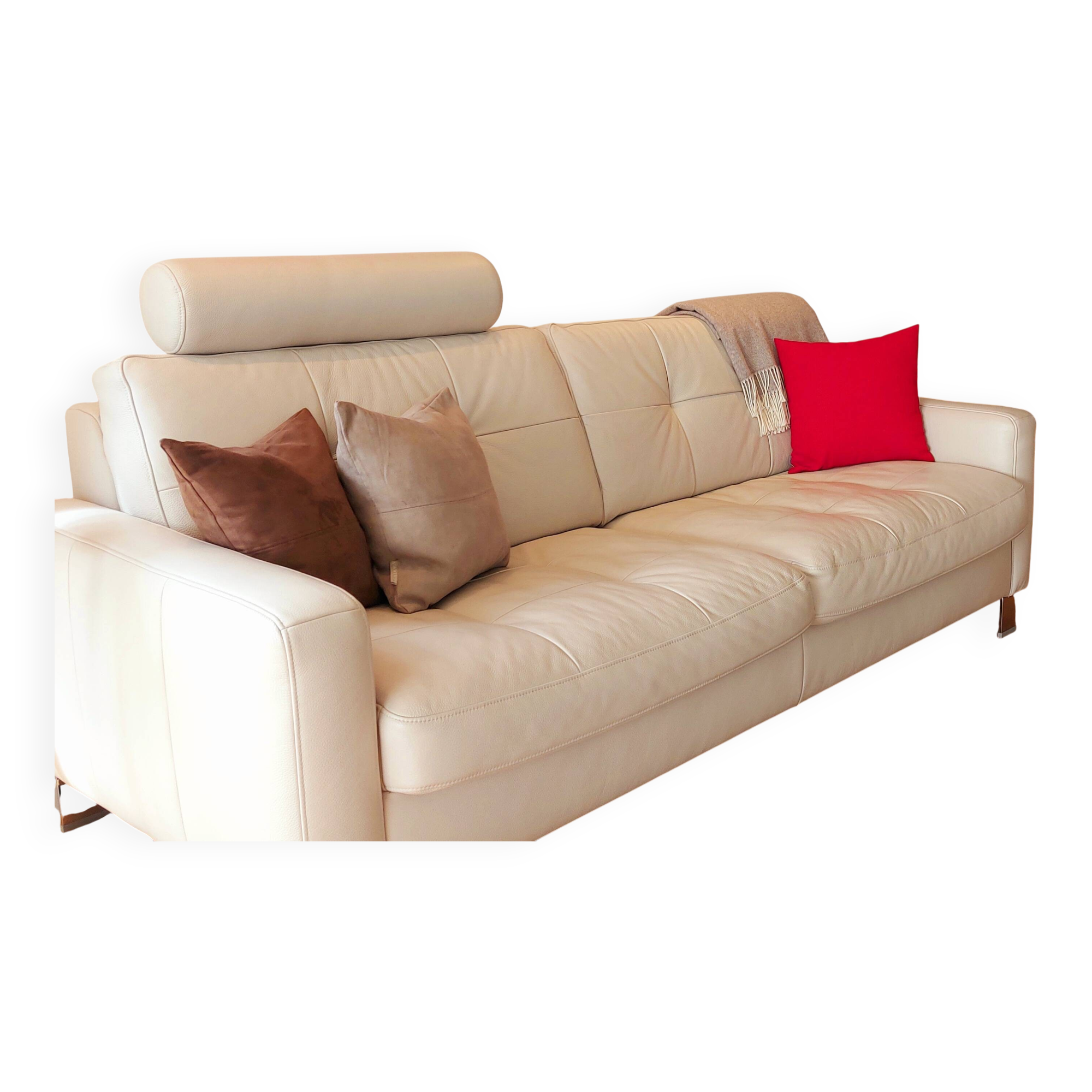 3/4 seater leather sofa + armchair – very good condition – value 3,261 euros