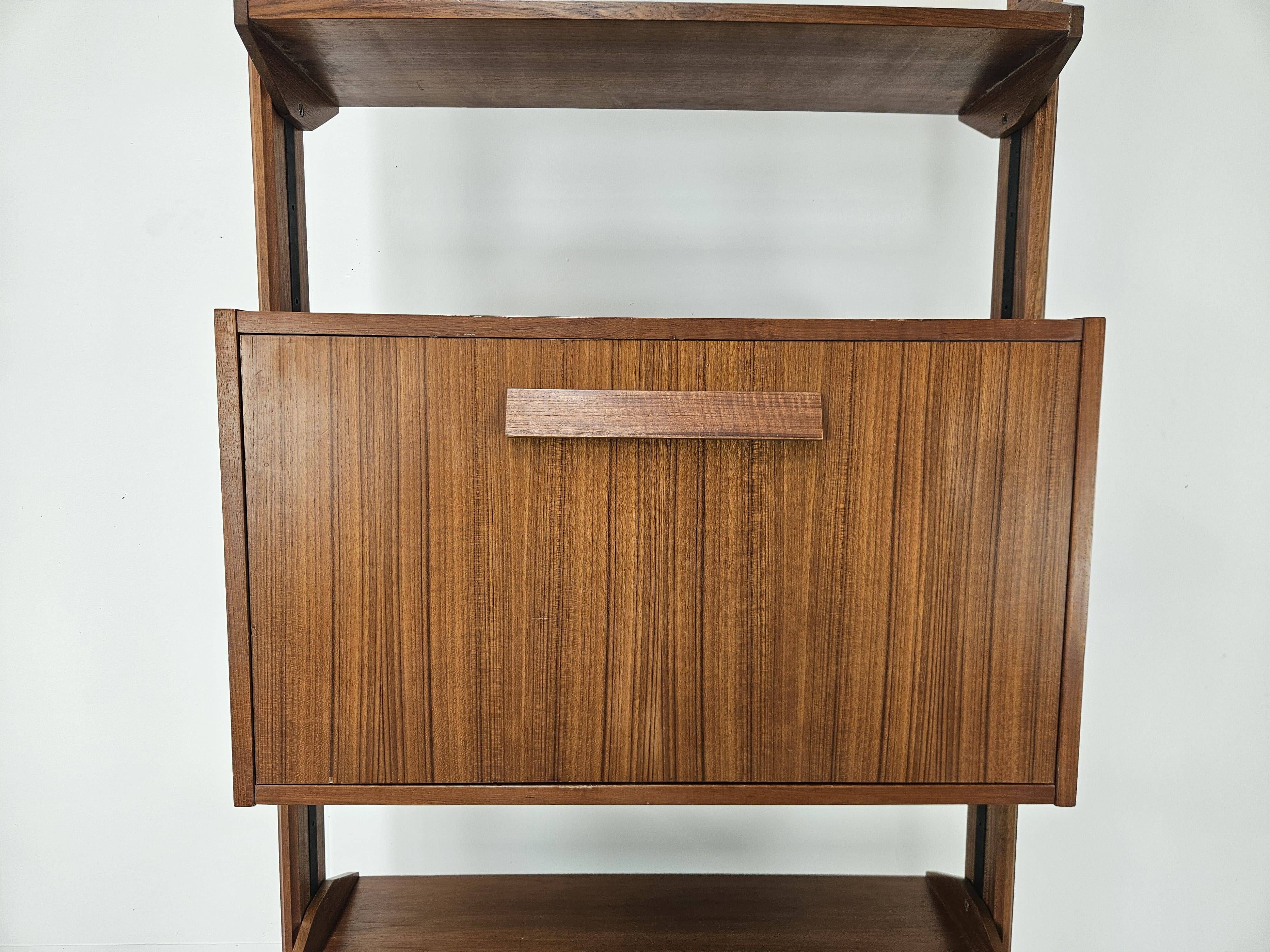 1960s teak floor/sky bookcase with shelves and compartment